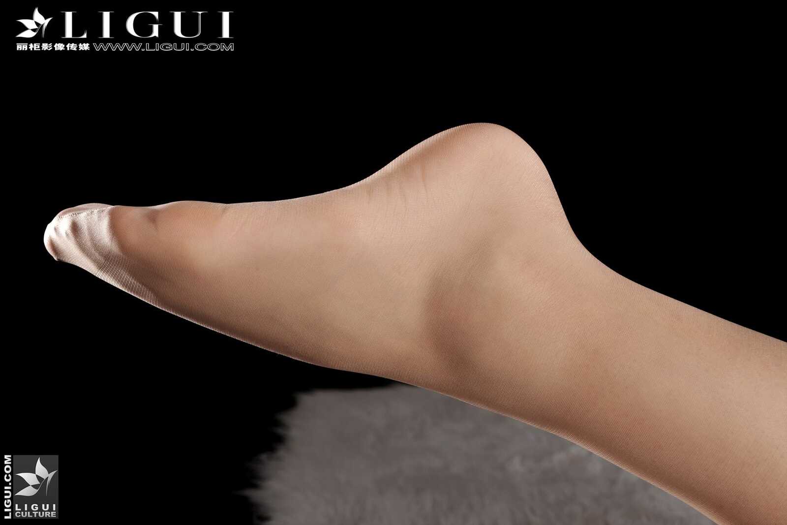 Model 怡萱《迷人的家庭女教師》上中下合集版第1张