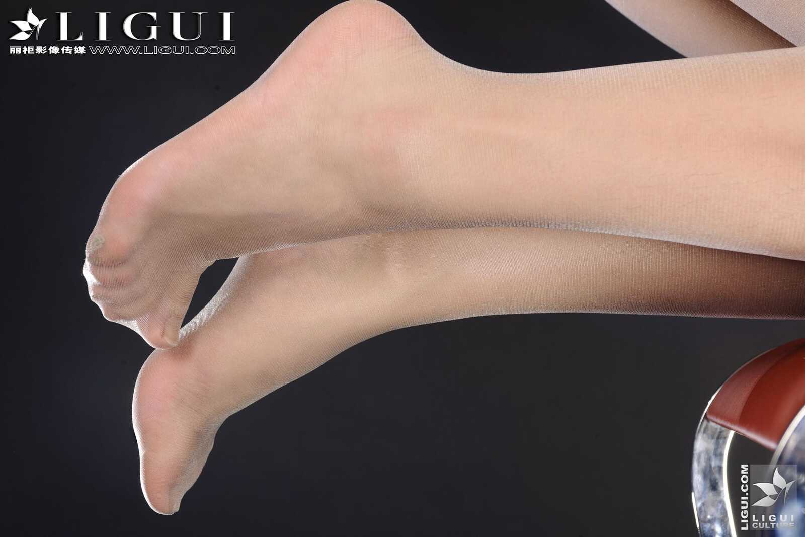 英子《俏丽女秘书》 [丽柜LiGui] Model 美腿玉足写第5张