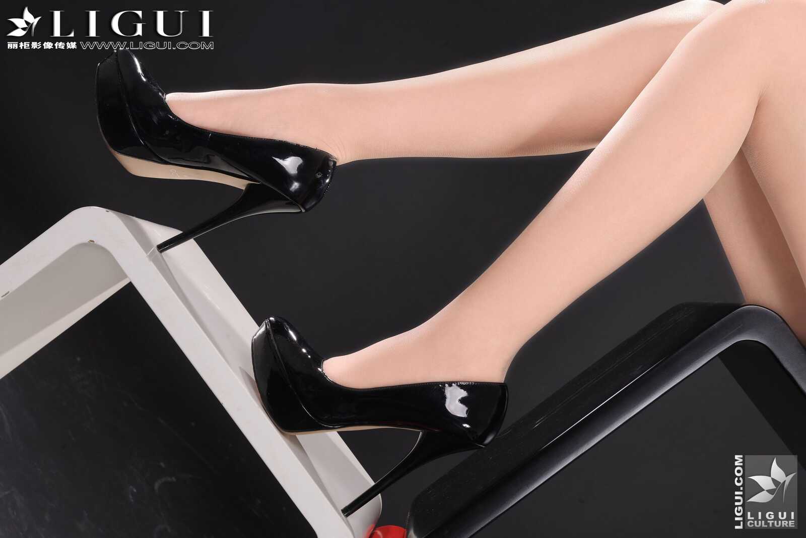 Model 文静《性感女军服》 [丽柜LiGui] 美腿玉足写第10张