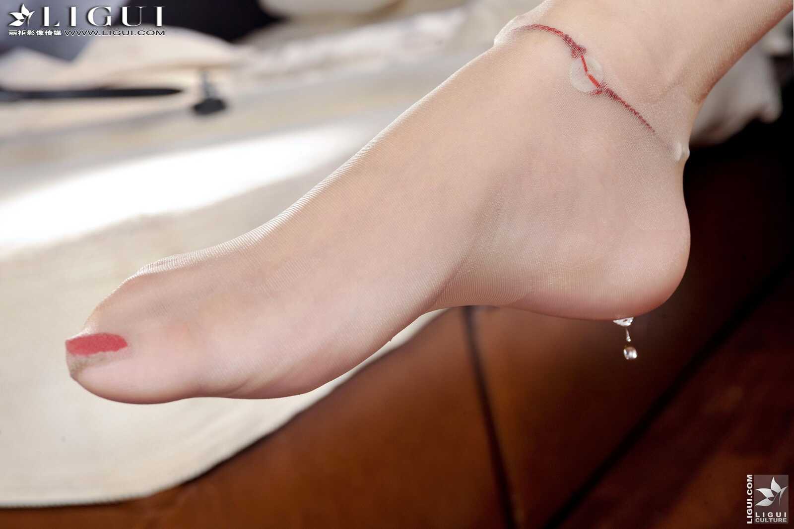 [丽柜LiGui] Model 凌凌《另类视觉》 美腿玉足写真第6张