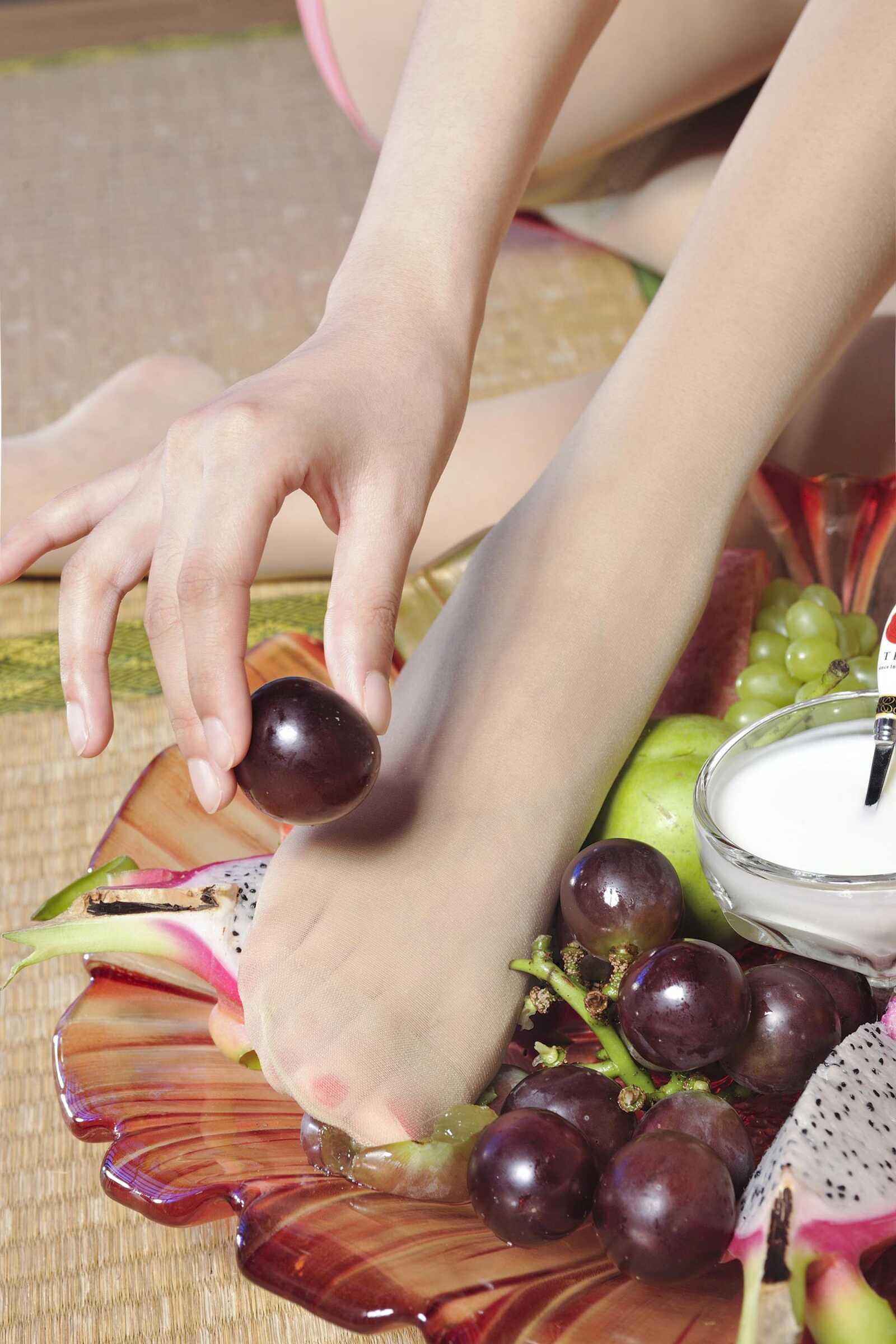 Model 笑笑《水果肉丝美足》上下合集 [丽柜LiGui第16张