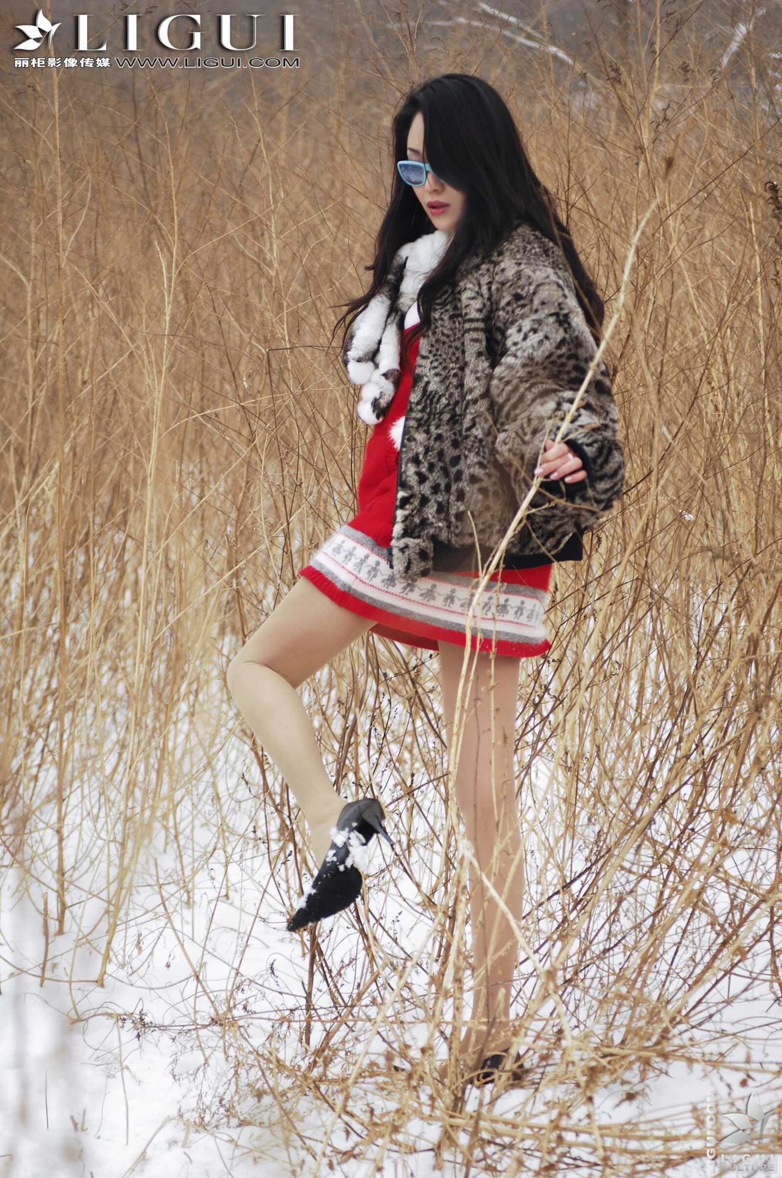 Model 琳达《雪地女郎丝足秀》上下合集 [丽柜Li第1张