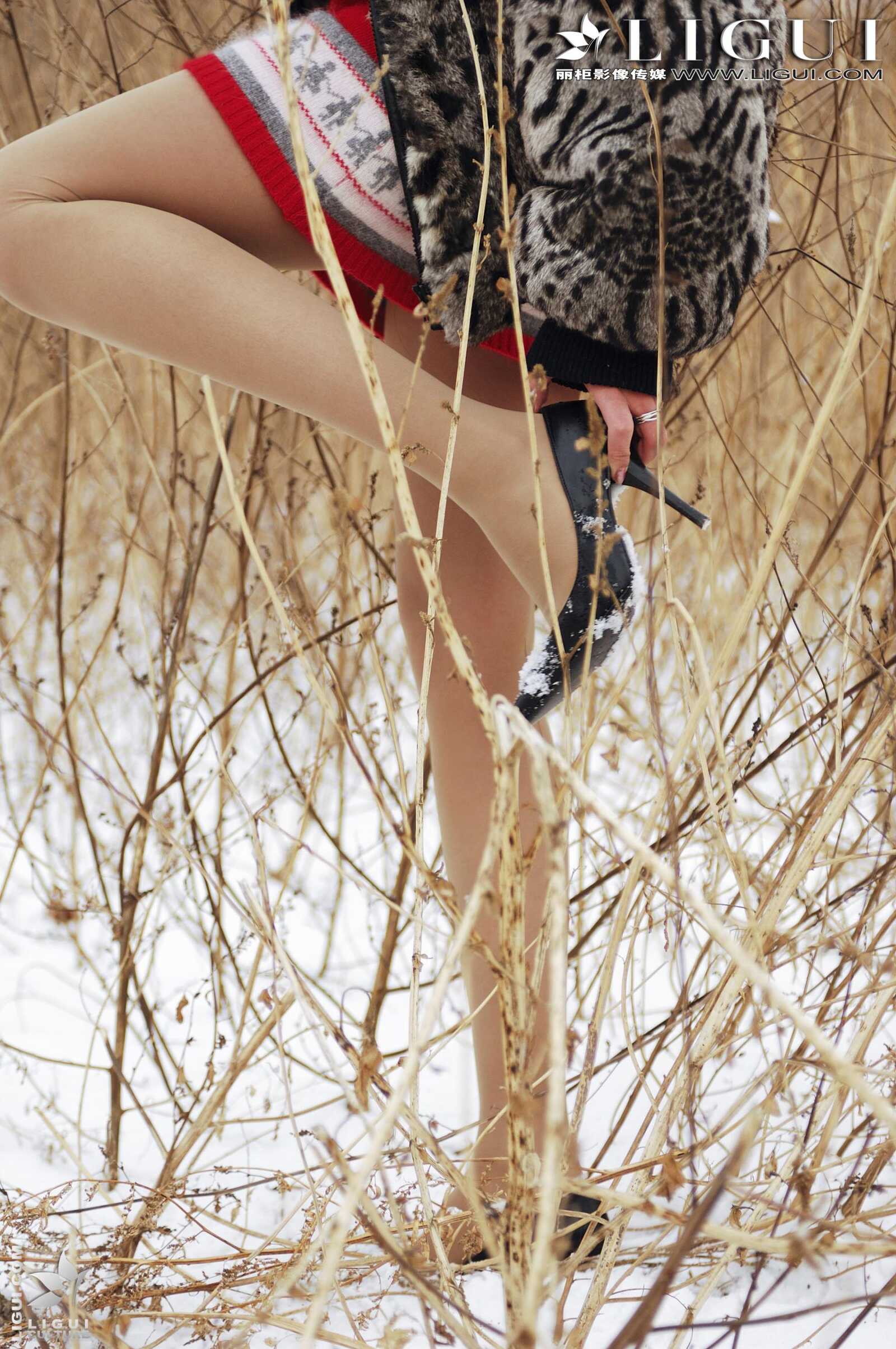 Model 琳达《雪地女郎丝足秀》上下合集 [丽柜Li第1张