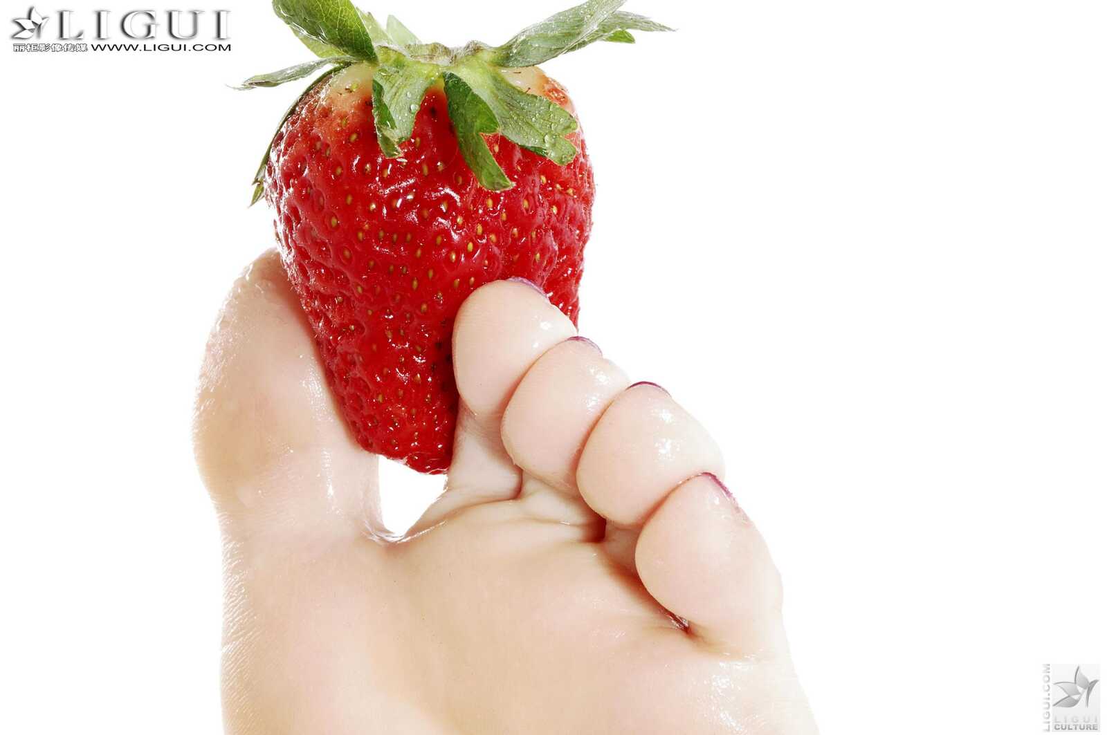 Model 雯雯《水果玉足》 [丽柜LiGui] 美足写真图片第1张