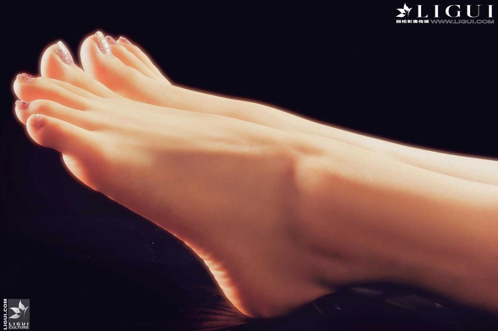 Model CC《玉足》 [丽柜LiGui] 美足写真图片第8张