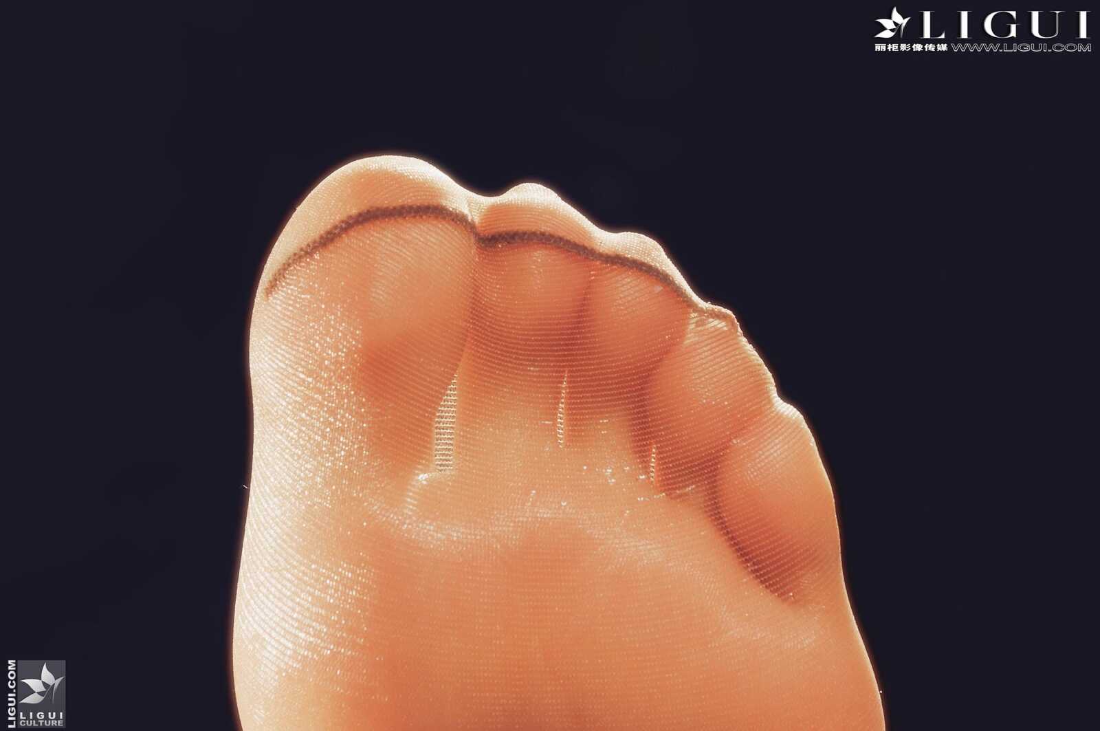 Model CC《玉足》 [丽柜LiGui] 美足写真图片第1张