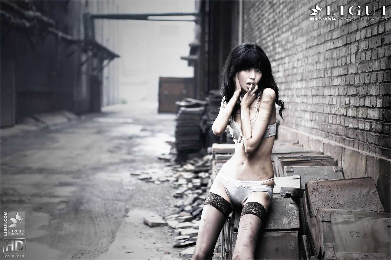 Model 梦露《黑丝女郎外拍魅惑》上下合集 [丽柜第11张