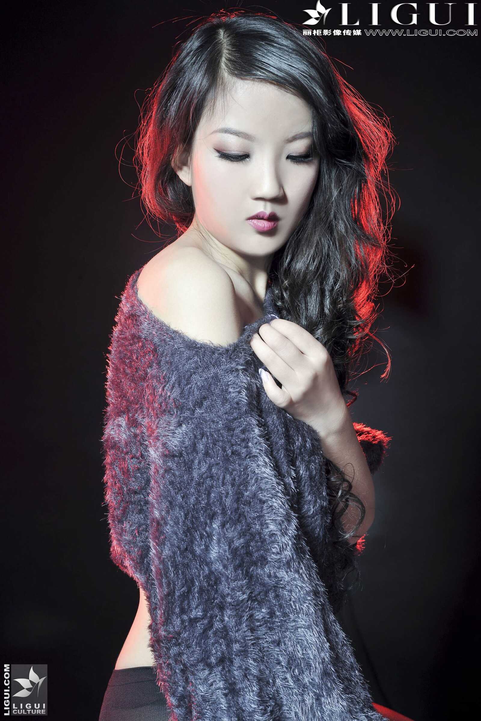 Model 司琪《皮草黑丝女郎》 [丽柜LiGui] 美腿玉足第6张