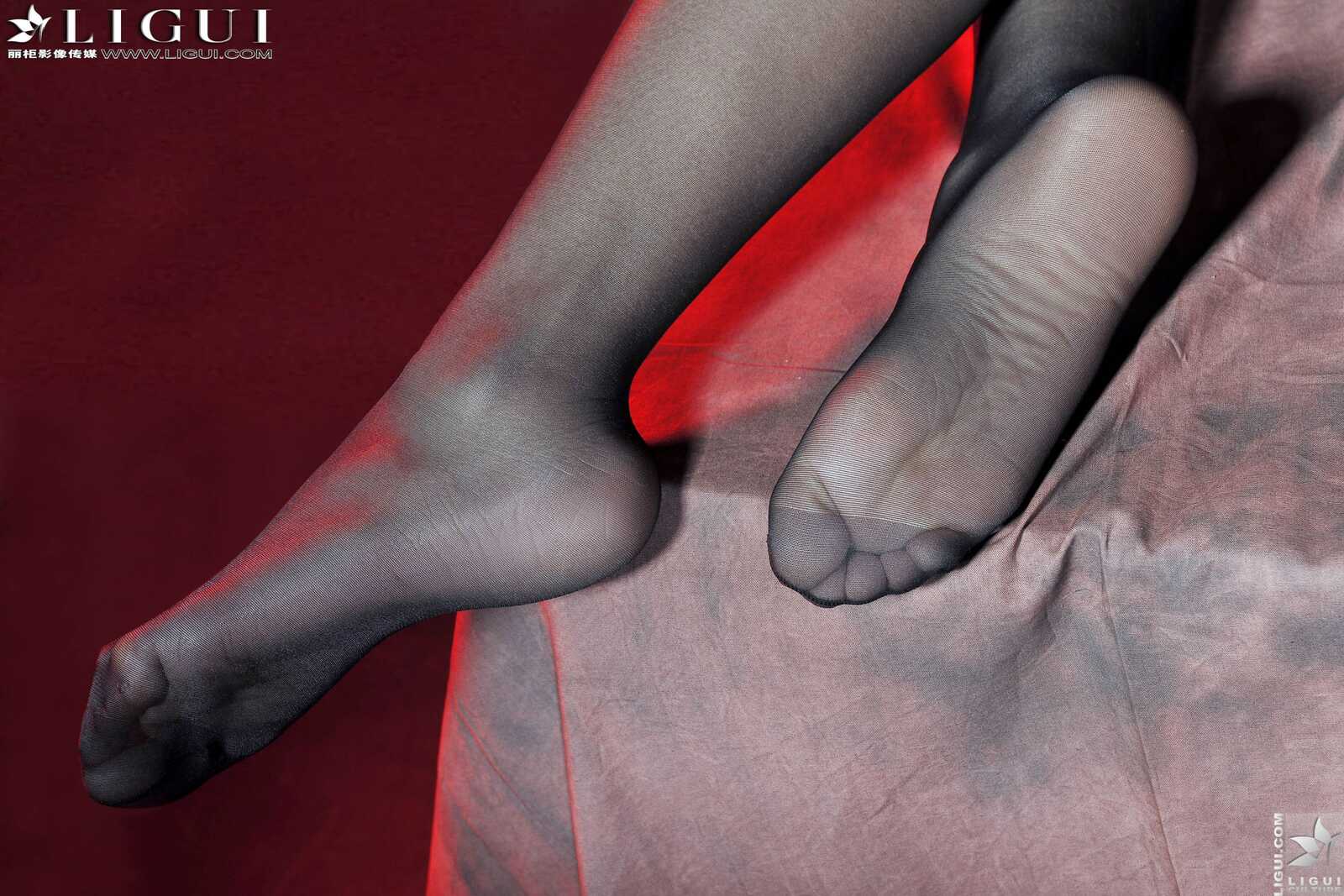 Model 司琪《皮草黑丝女郎》 [丽柜LiGui] 美腿玉足第2张