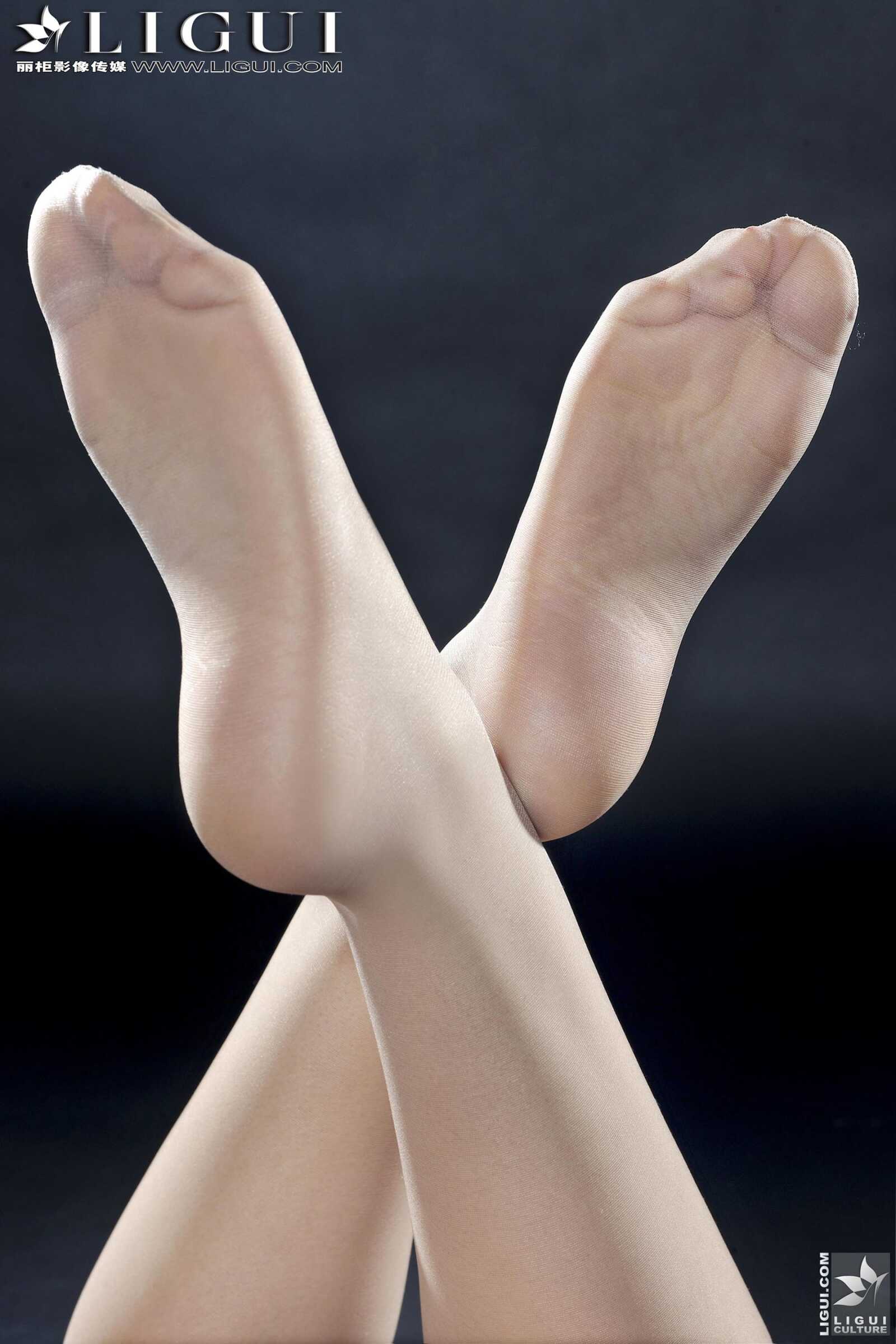 Model 岚岚《OL职业装丝足》 [丽柜LiGui] 美腿玉足写第2张