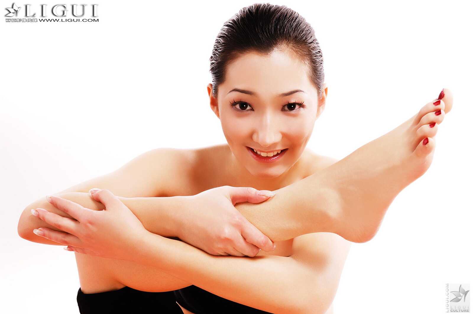 Model Kelly《瑜伽美女》 [丽柜贵足LiGui] 美腿丝足写第6张