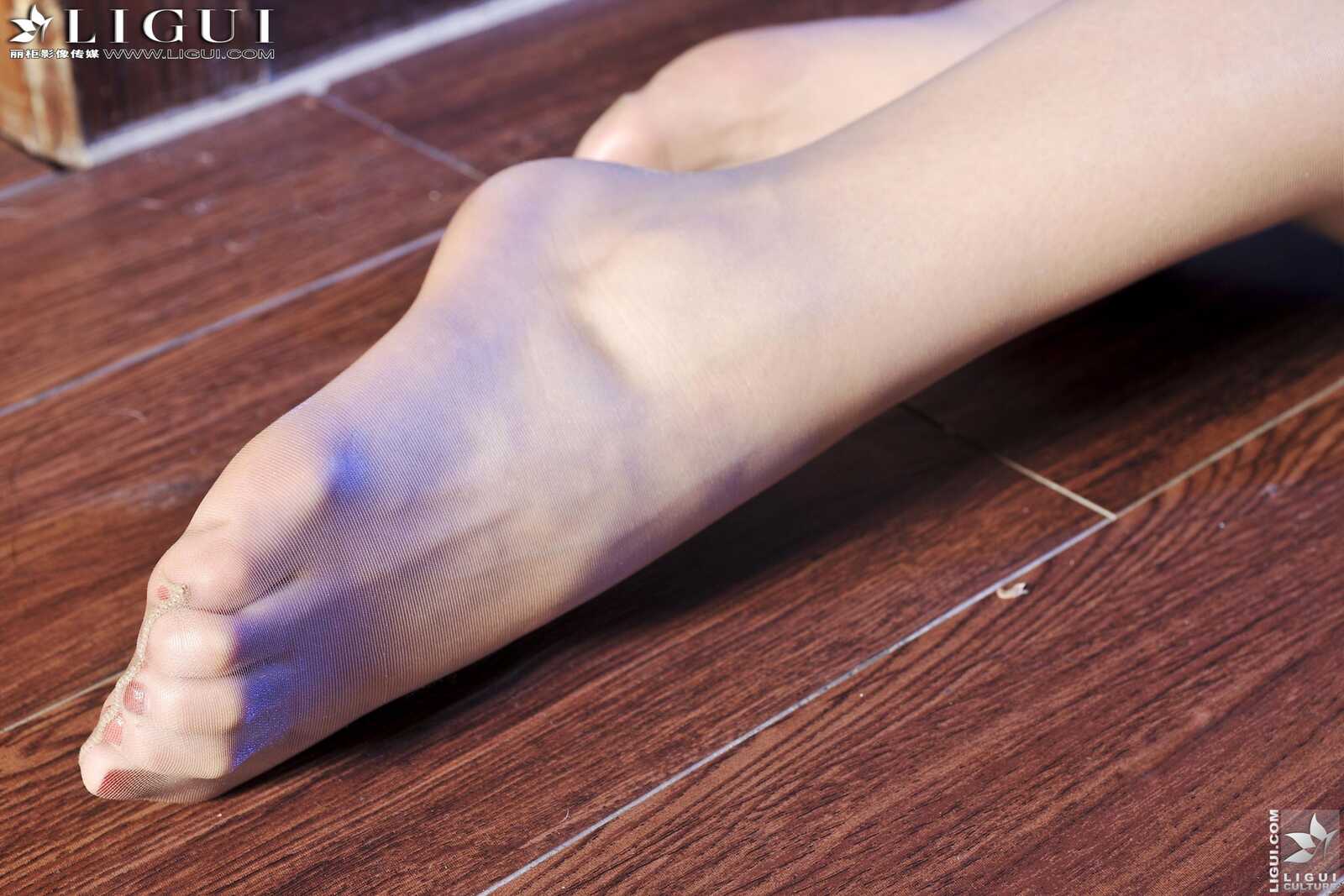 [丽柜贵足LiGui] Model 晴晴《情趣护士高跟》美腿丝第4张