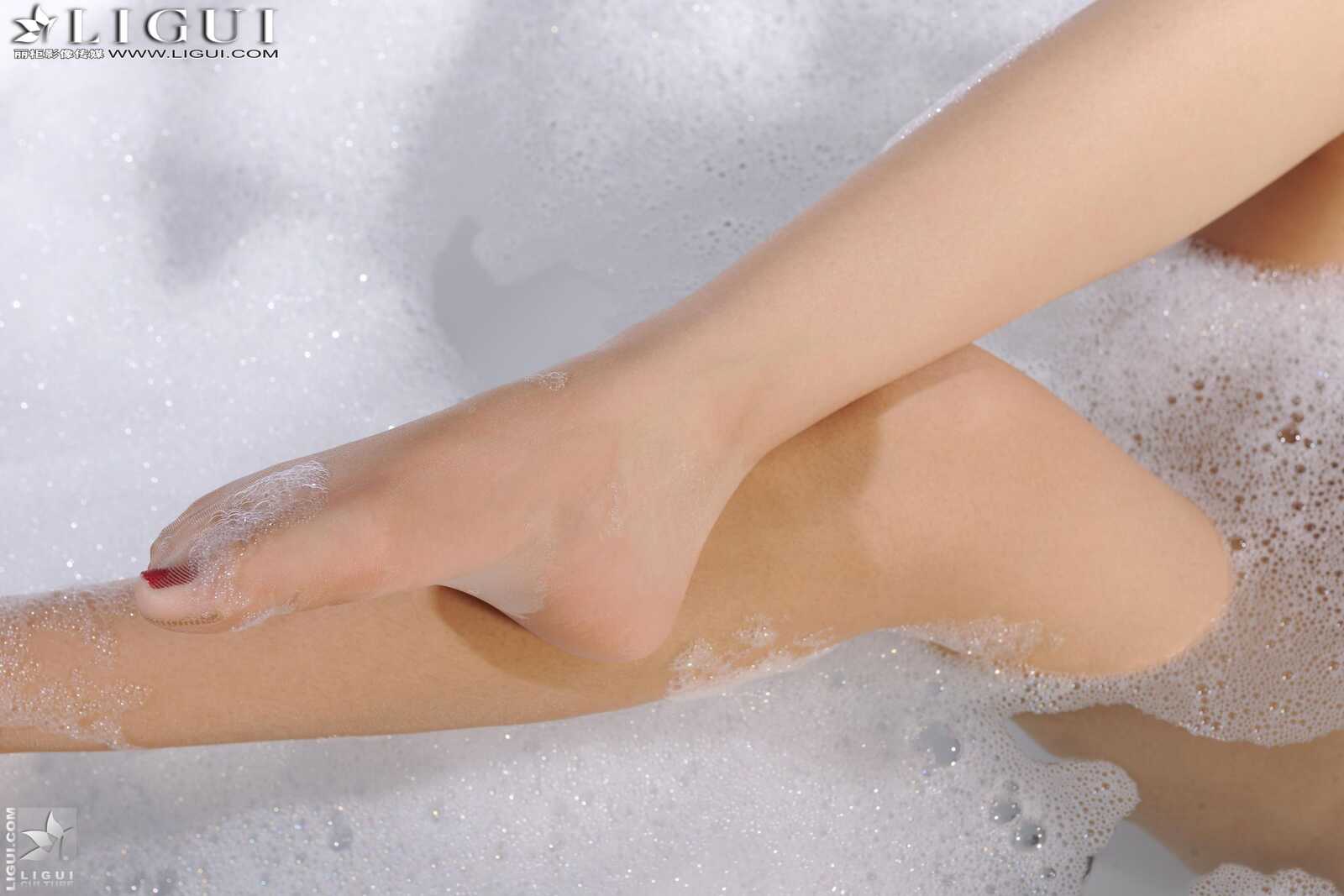 [丽柜LiGui] Model 文欣《浴室浴巾裹胸湿身》 美腿第13张