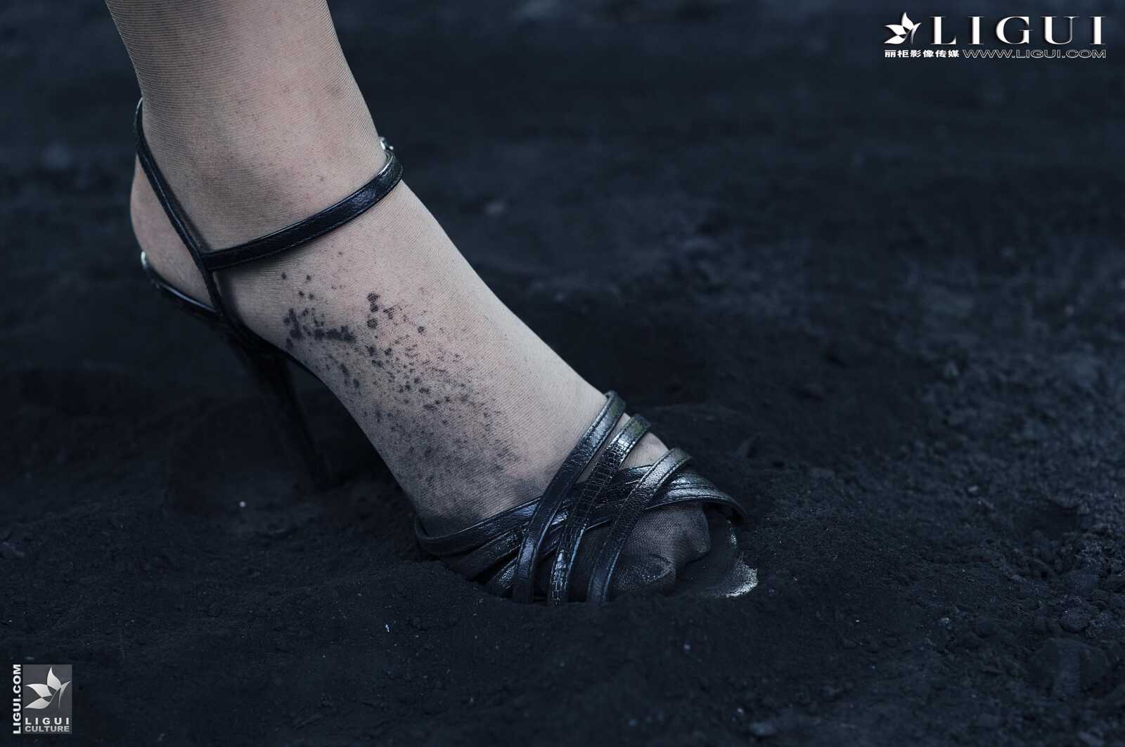 Model 孟露《黑丝高跟外拍》 [丽柜LiGui] 美腿玉足第3张