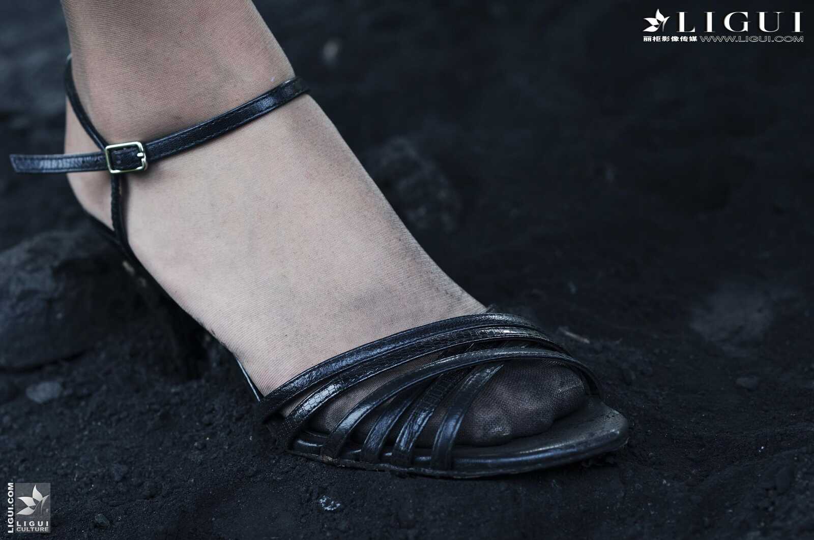 Model 孟露《黑丝高跟外拍》 [丽柜LiGui] 美腿玉足第3张