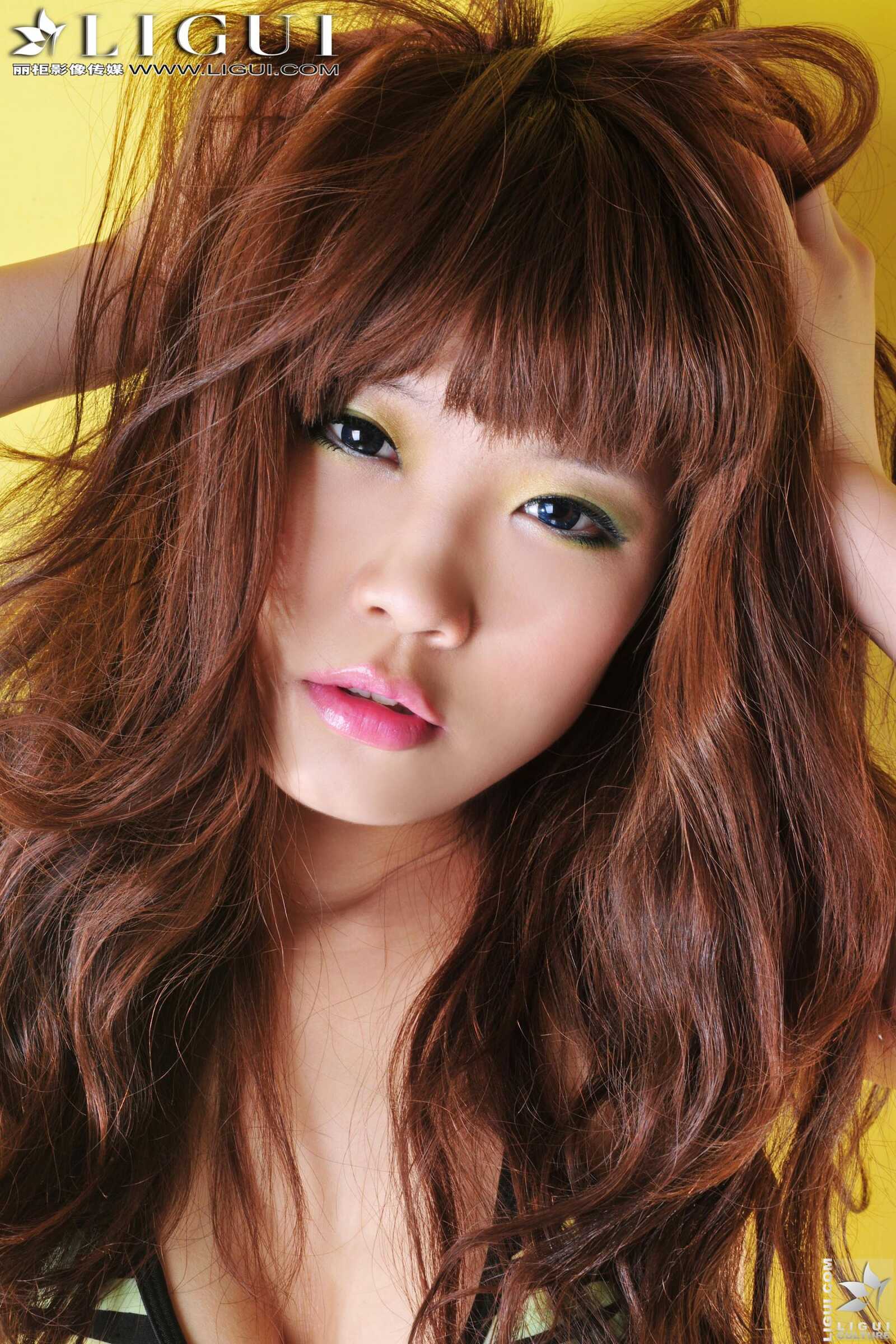 [丽柜LiGui] Model 怡萱《比基尼高跟运动丝足》美腿第11张