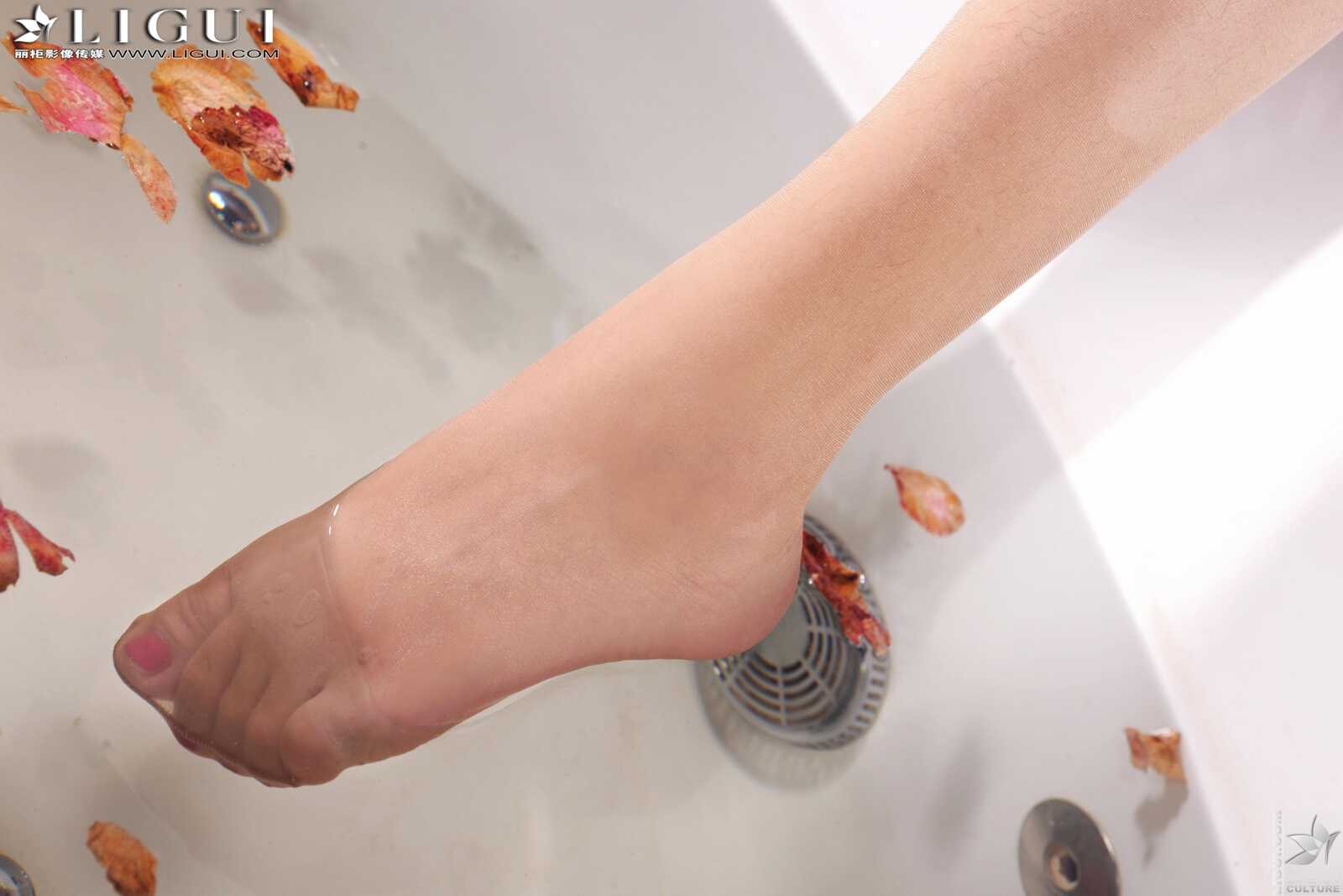 Model 英子《浴室湿足》上下全集 [丽柜LiGui] 美腿第6张