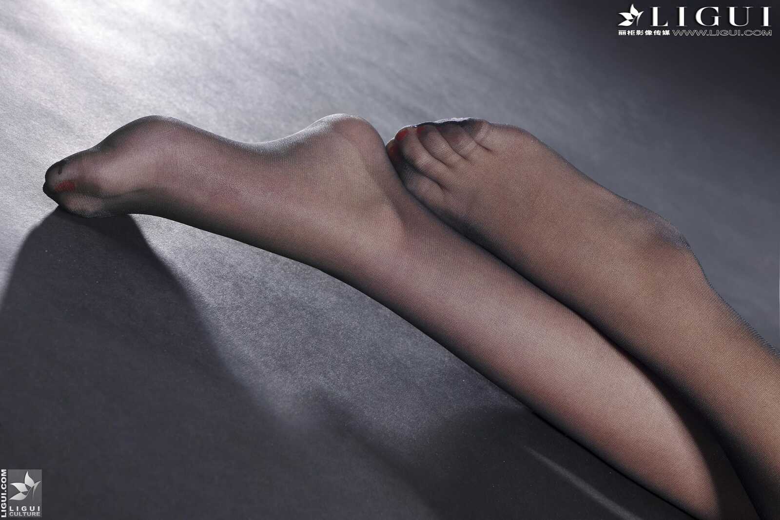 Model Amily《黑丝高跟女郎》上下全集 [丽柜贵足第3张