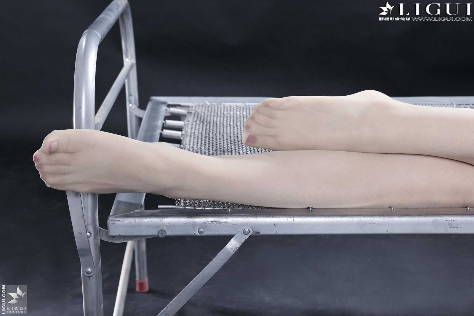 [丽柜贵足LiGui] Model 允儿《肉丝袜高跟女郎》美腿第4张