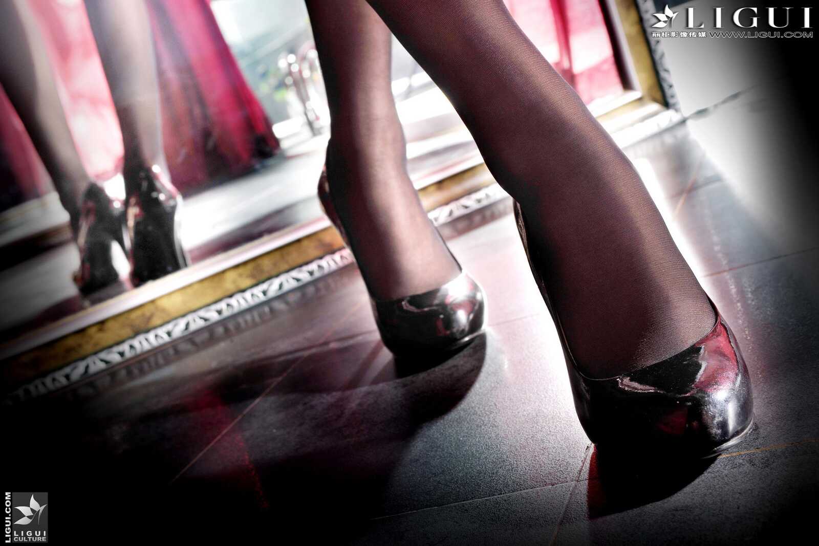Model 美辰《睡衣+黑丝高跟》[丽柜贵足LiGui] 美腿第16张