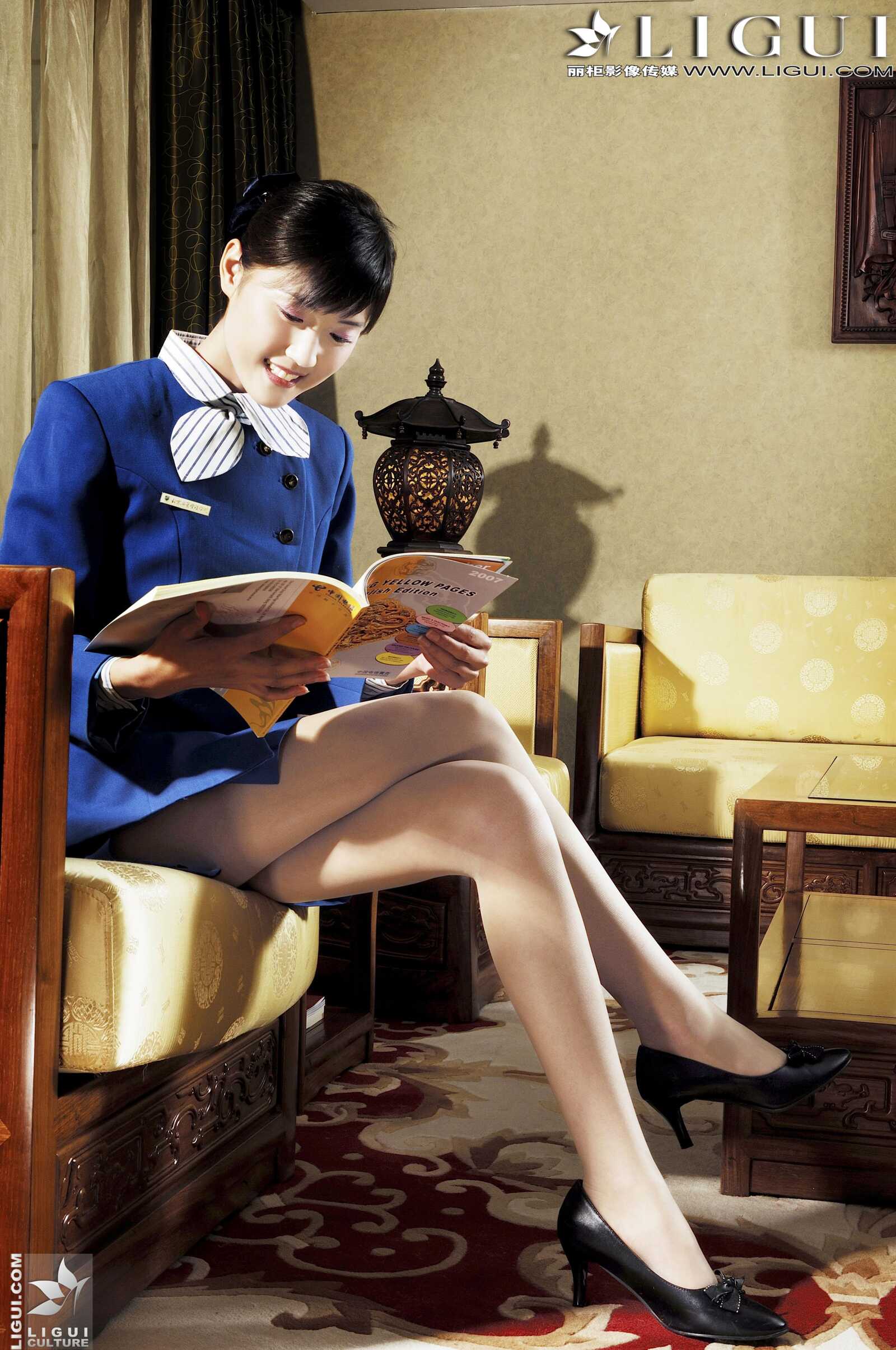 Model 婷婷《空姐系列》 [丽柜LiGui] 美腿丝足写真第14张