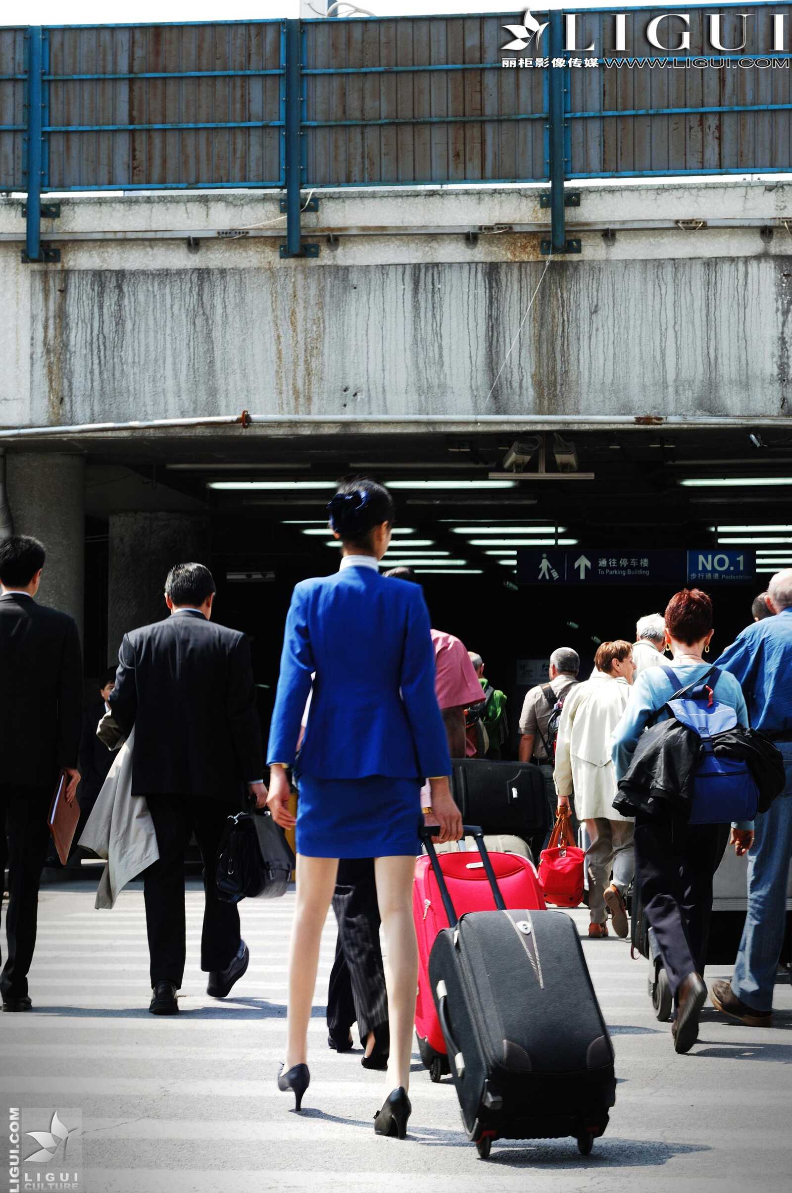 Model 婷婷《空姐系列》 [丽柜LiGui] 美腿丝足写真第5张