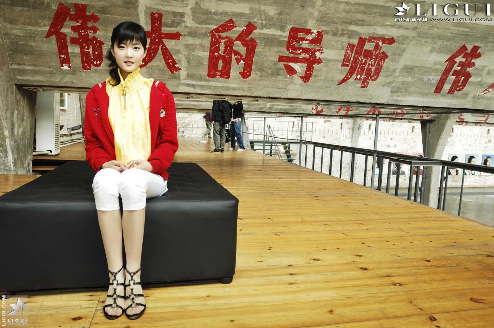 [丽柜贵足LiGui] Model 婷婷《街拍高跟系列》美腿丝第13张