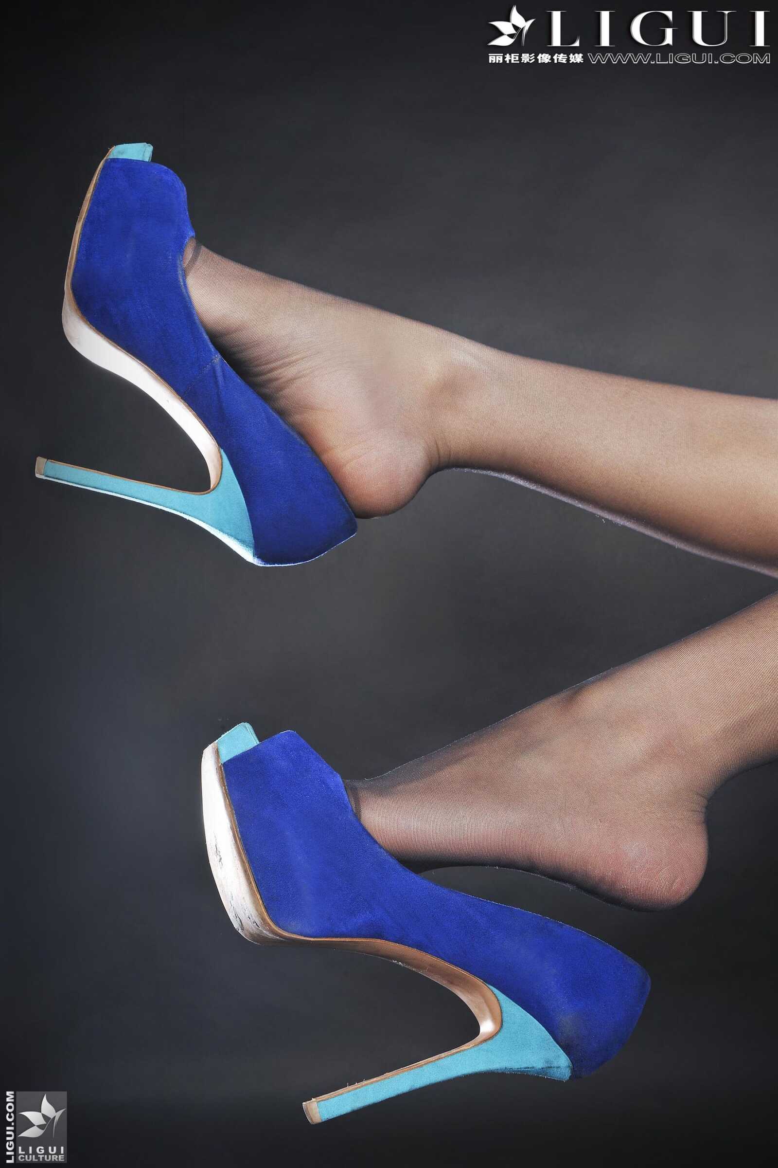 Model 司琪《蓝高跟黑丝美足》上下全集 [丽柜贵足第12张