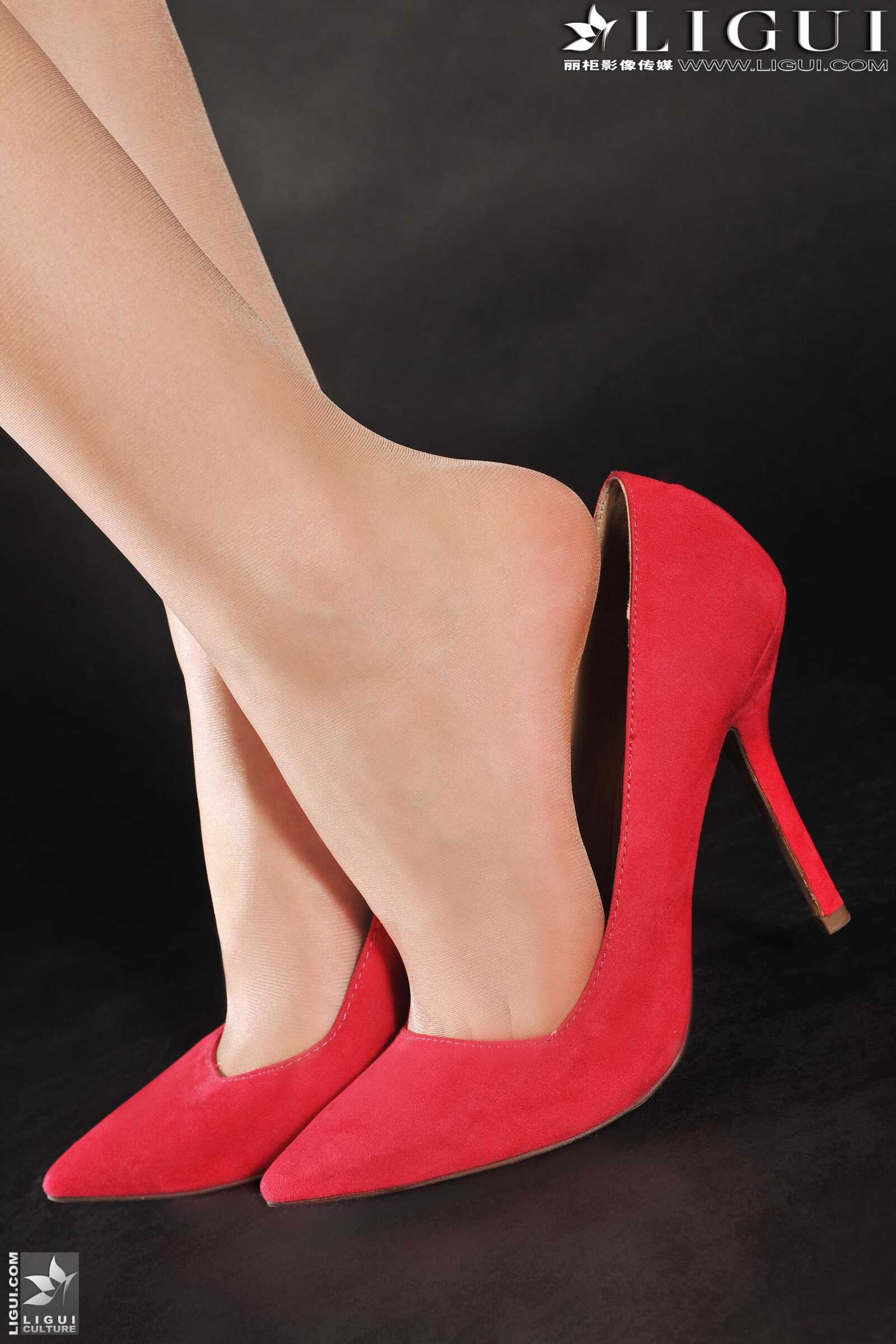 [丽柜贵足LiGui] Model 文欣《OL红高跟丝足》上下全第16张