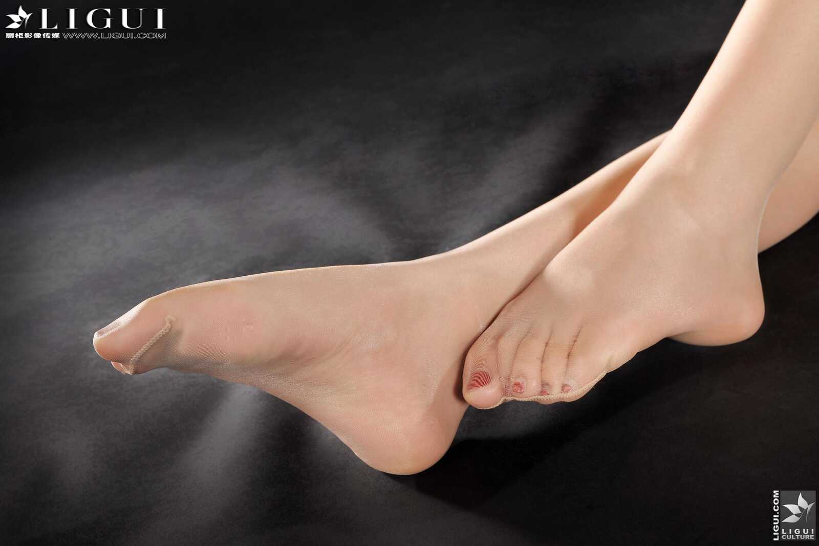 [丽柜贵足LiGui] Model 文欣《OL红高跟丝足》上下全第4张
