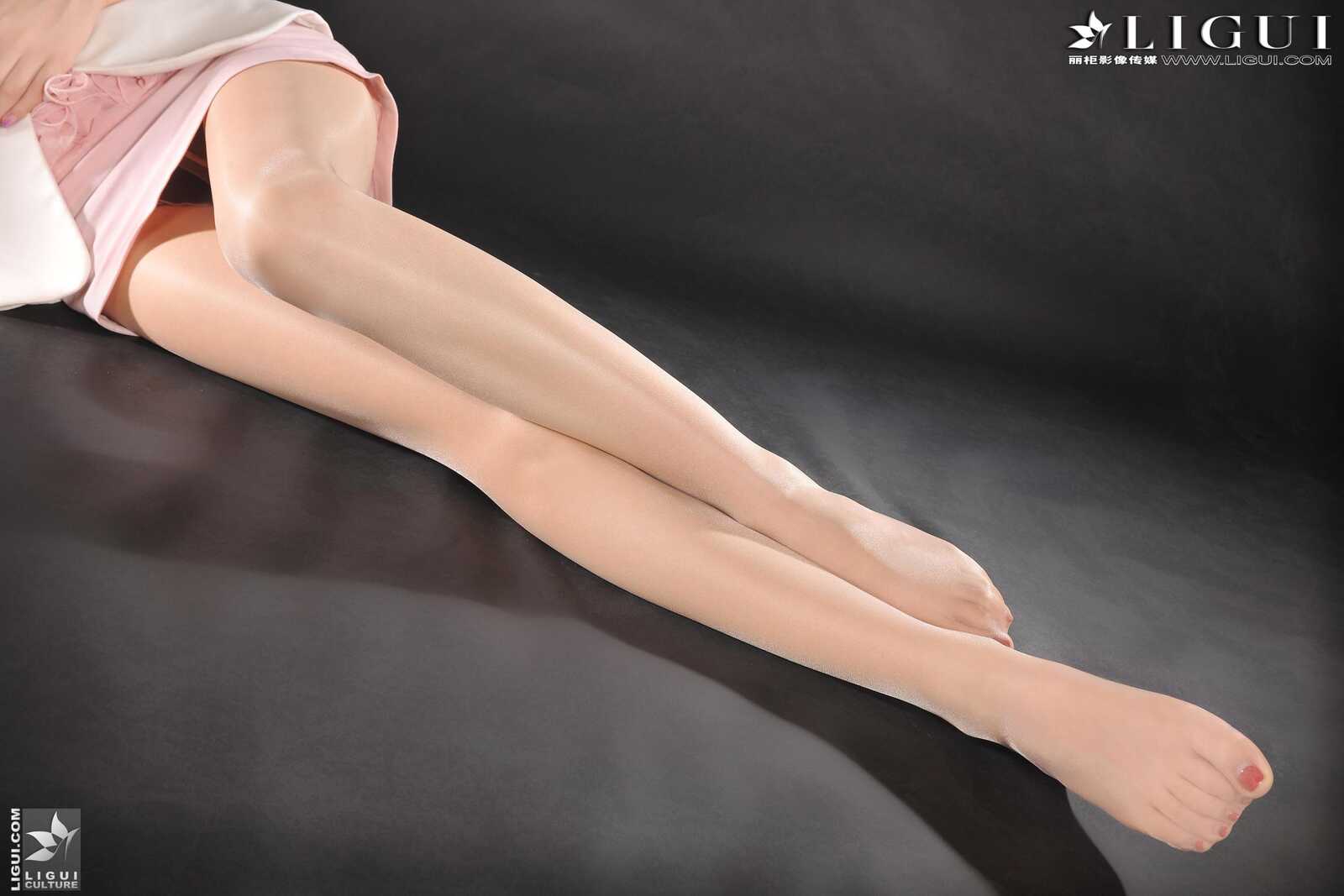 [丽柜贵足LiGui] Model 文欣《OL红高跟丝足》上下全第2张
