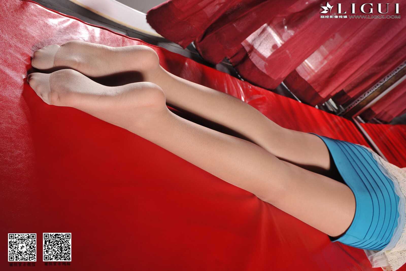 Model 小杨幂《超短裙高跟肉丝袜美足》[丽柜贵足第4张