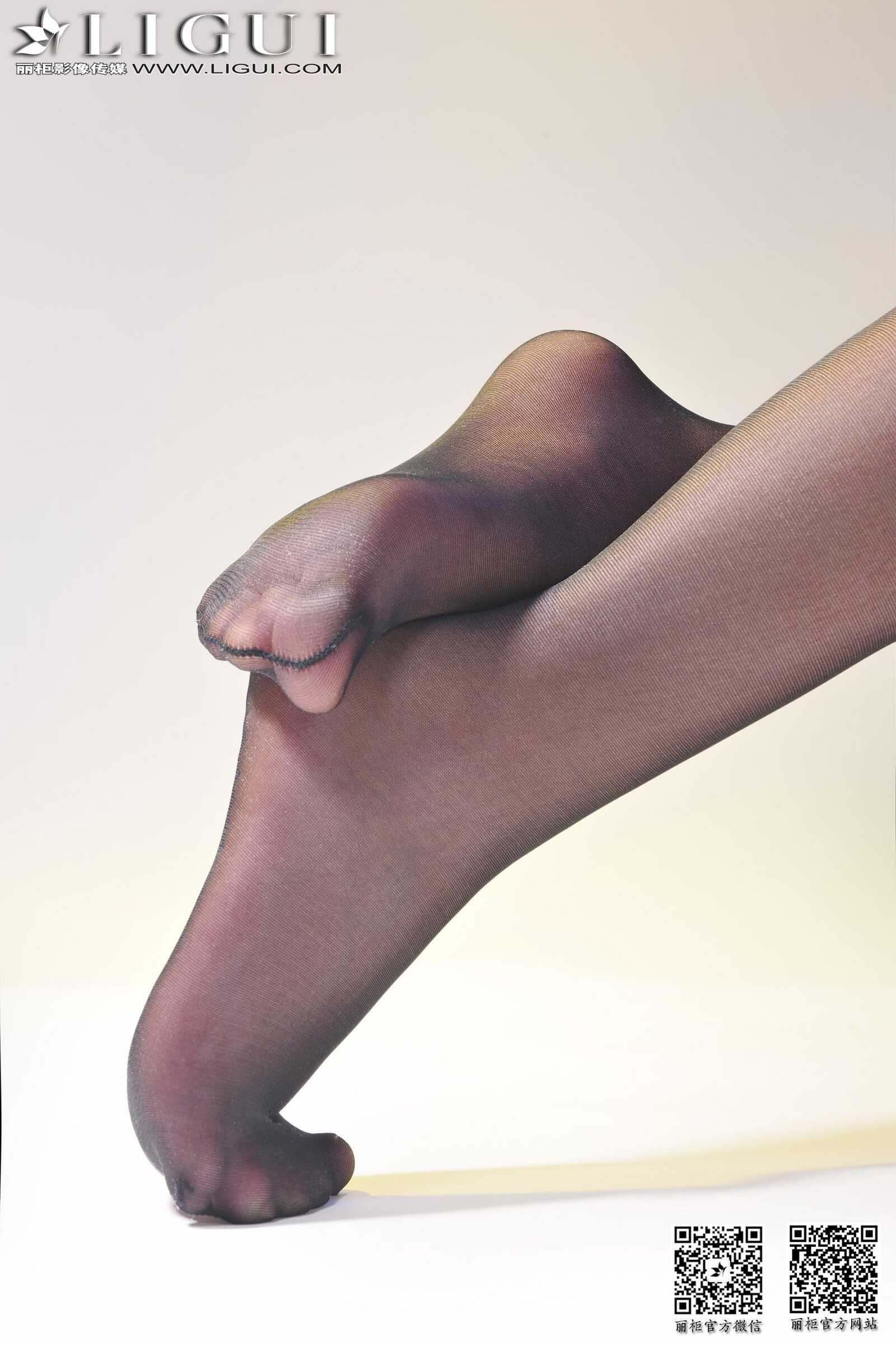 [丽柜贵足] Model 心儿《职场黑丝OL》美腿玉足写真第2张