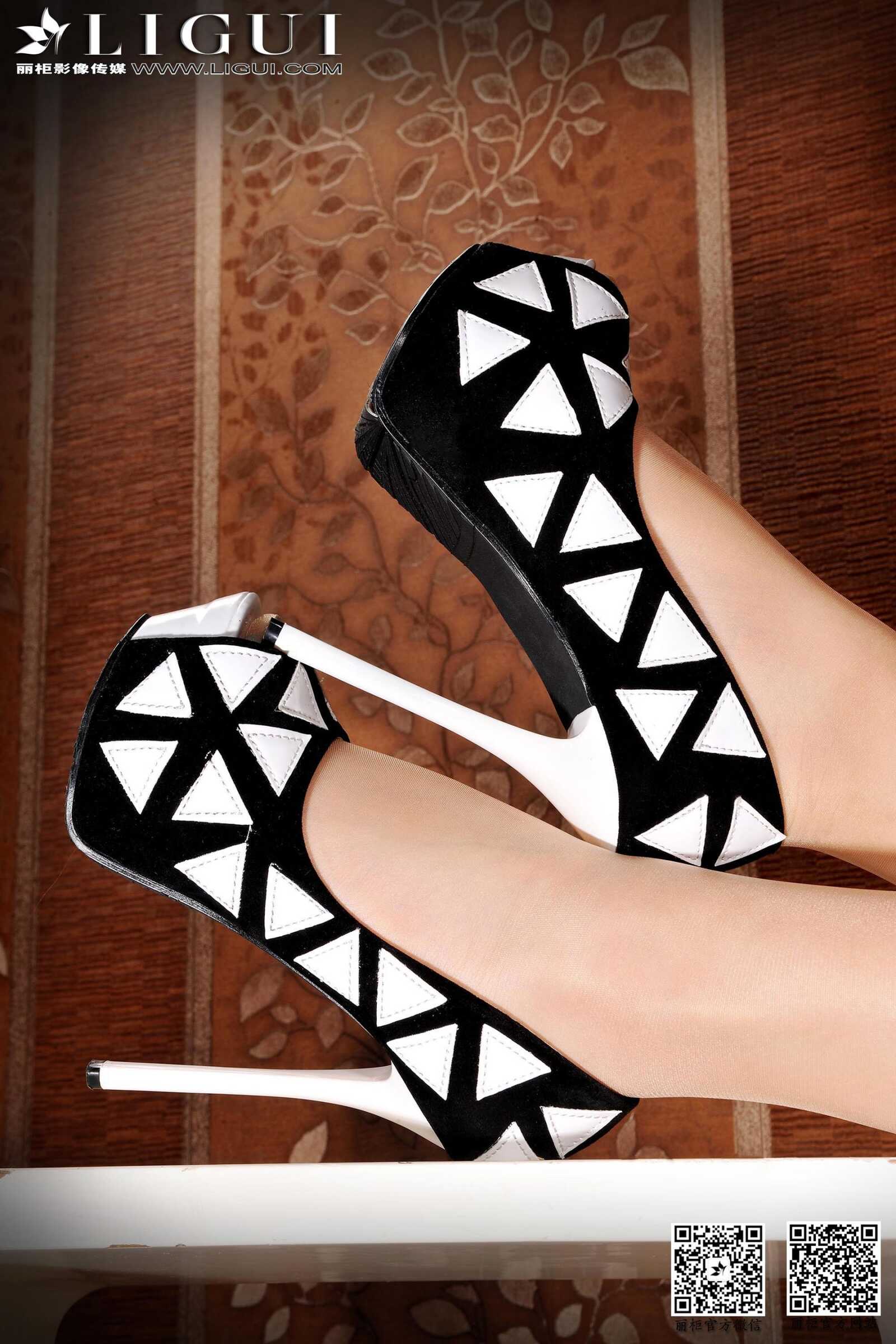 Model Amily《极品肉丝袜高跟美足》上中下全集 [丽第14张