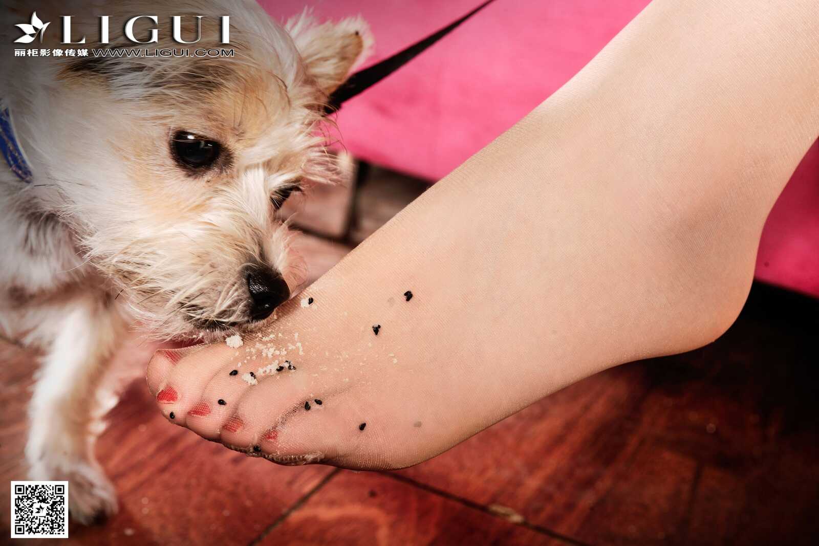 Model 允儿《OL美女居家水果丝足》上下全集 [丽柜第3张