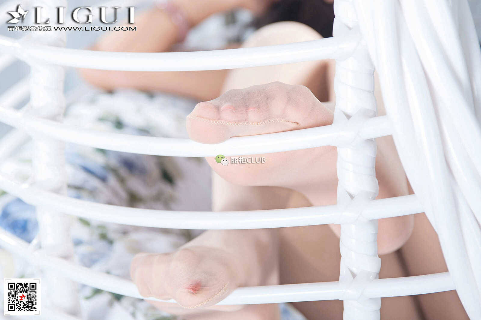 Model 刘悦《摇篮椅丝足美腿》 [丽柜Ligui] 写真集第16张