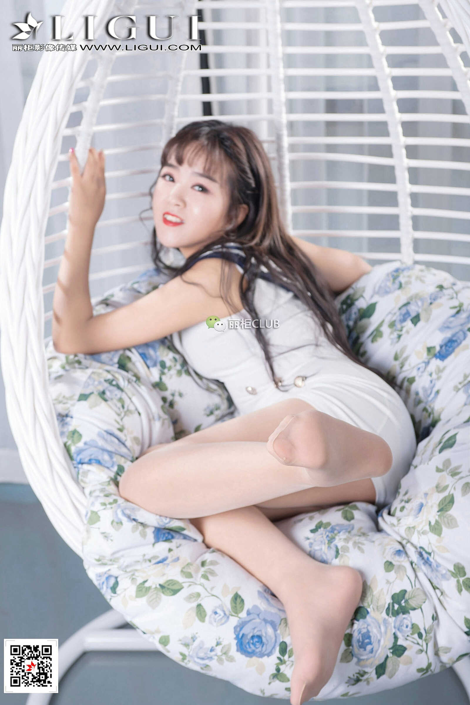 Model 刘悦《摇篮椅丝足美腿》 [丽柜Ligui] 写真集第15张