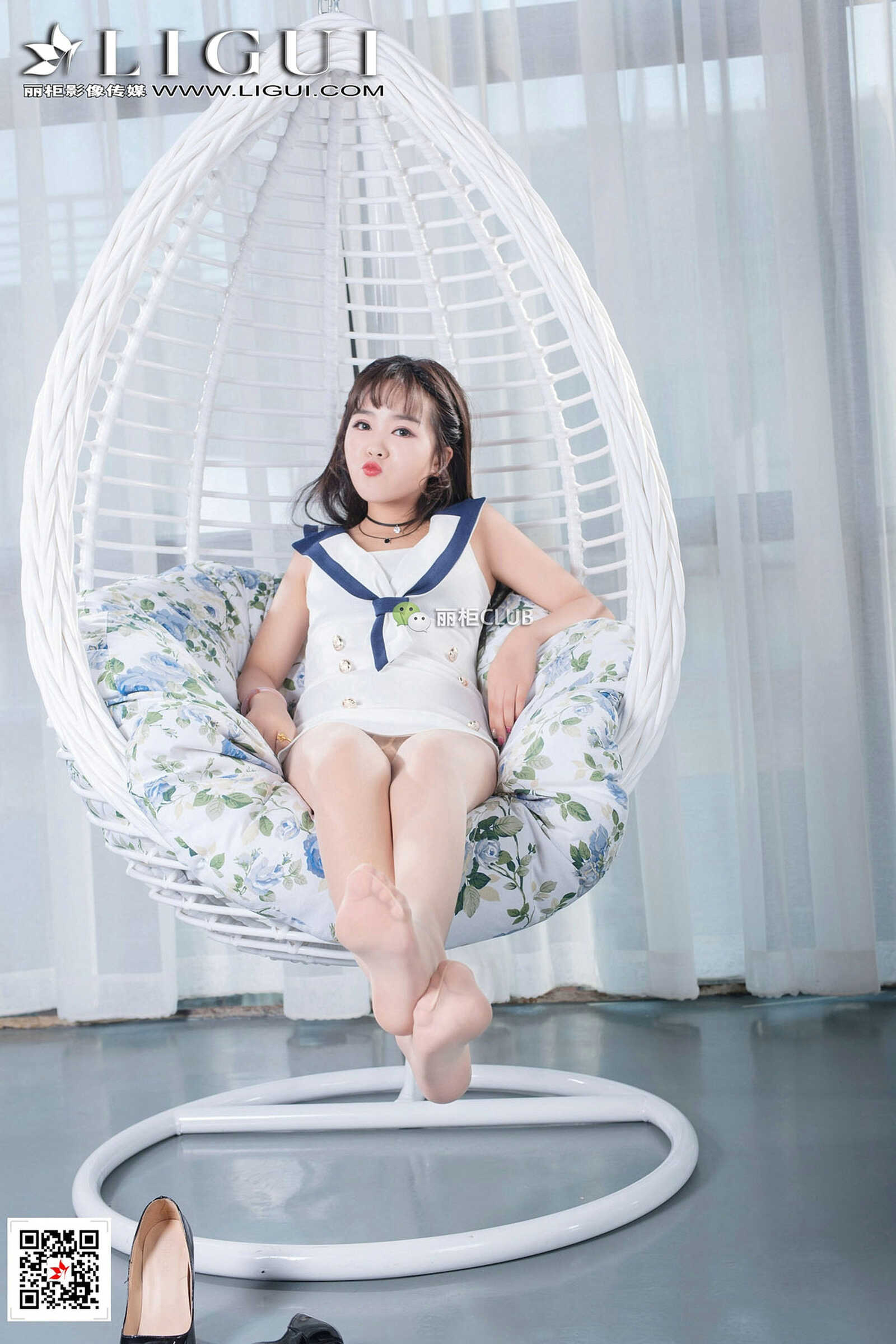 Model 刘悦《摇篮椅丝足美腿》 [丽柜Ligui] 写真集第13张