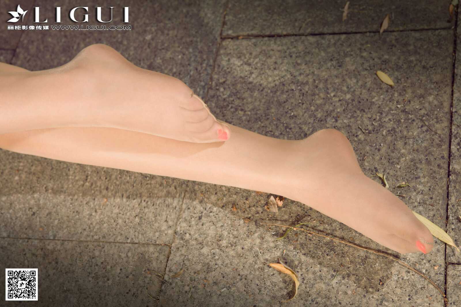 [丽柜贵足LiGui] Model 语寒《街拍时尚超短裙女郎》第2张