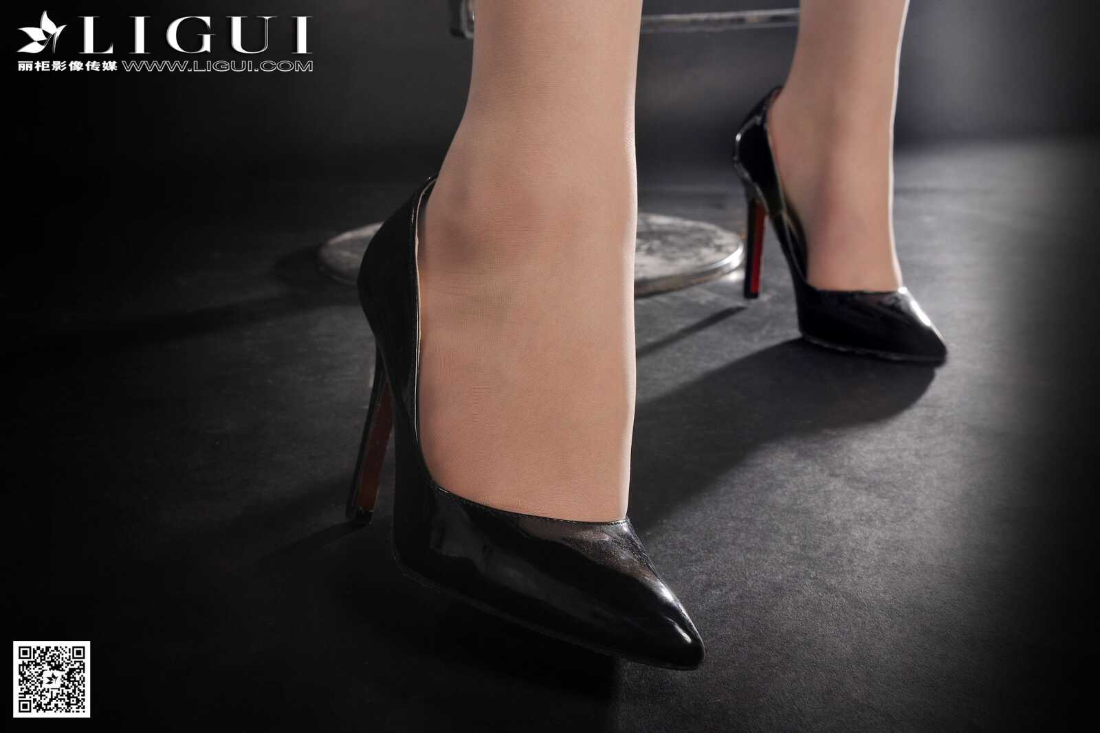 Model Amily《职业装肉丝袜高跟丝足》上下全集 [丽第11张