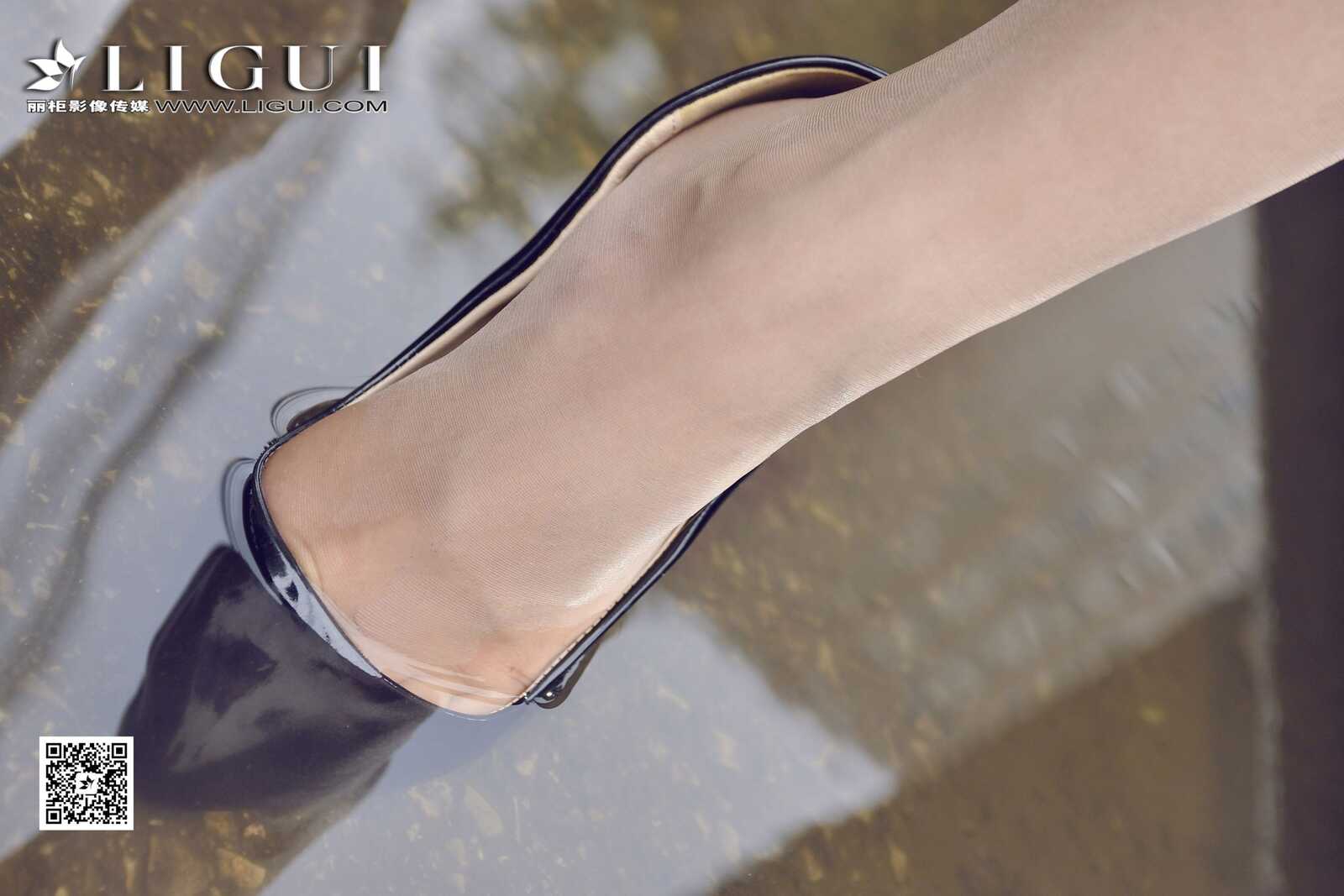 可馨《下雨天街拍OL》 [丽柜] 美腿丝足写真集第7张