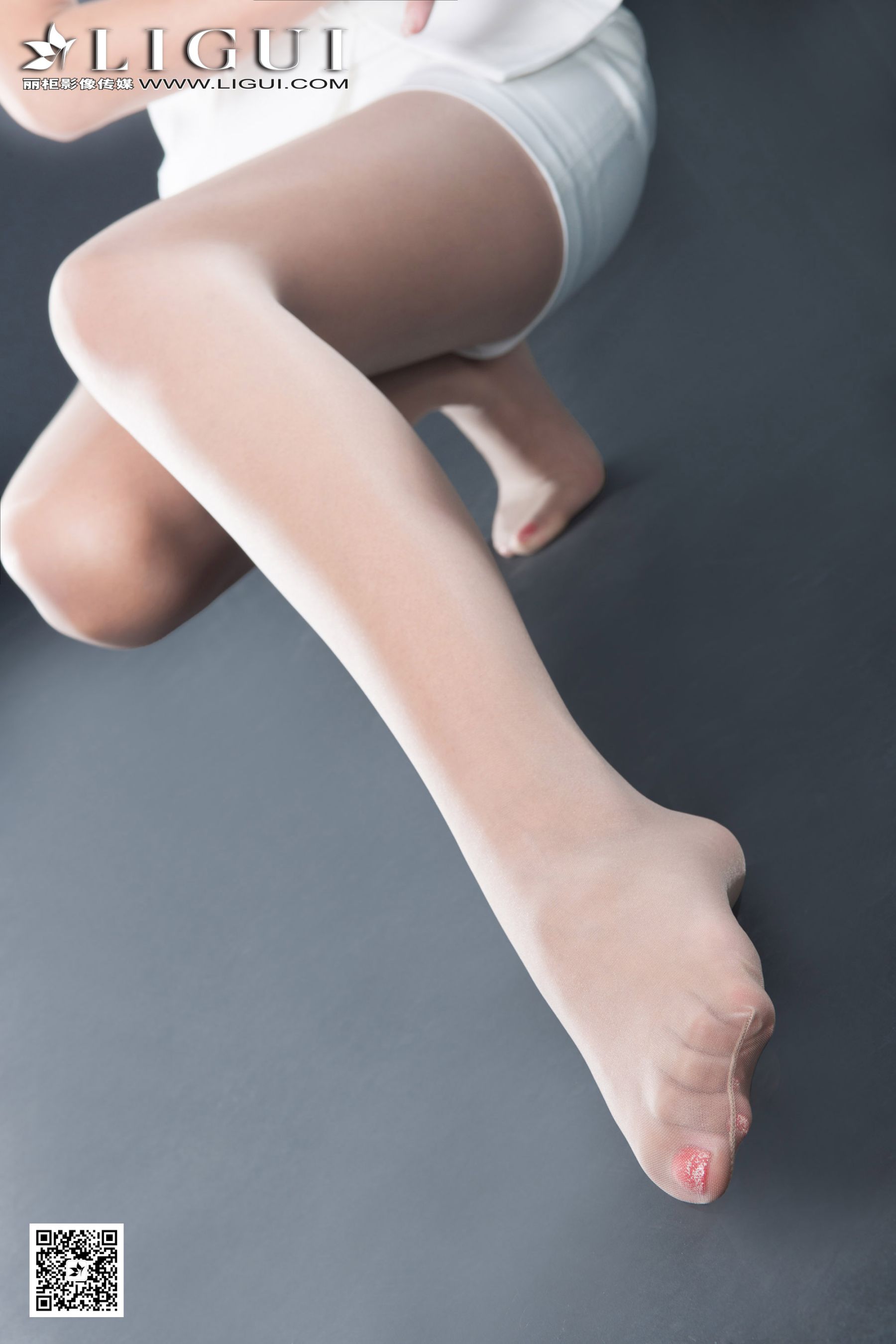 Model 甜甜《职业装肉丝袜丝足》上下全集 [丽柜第11张