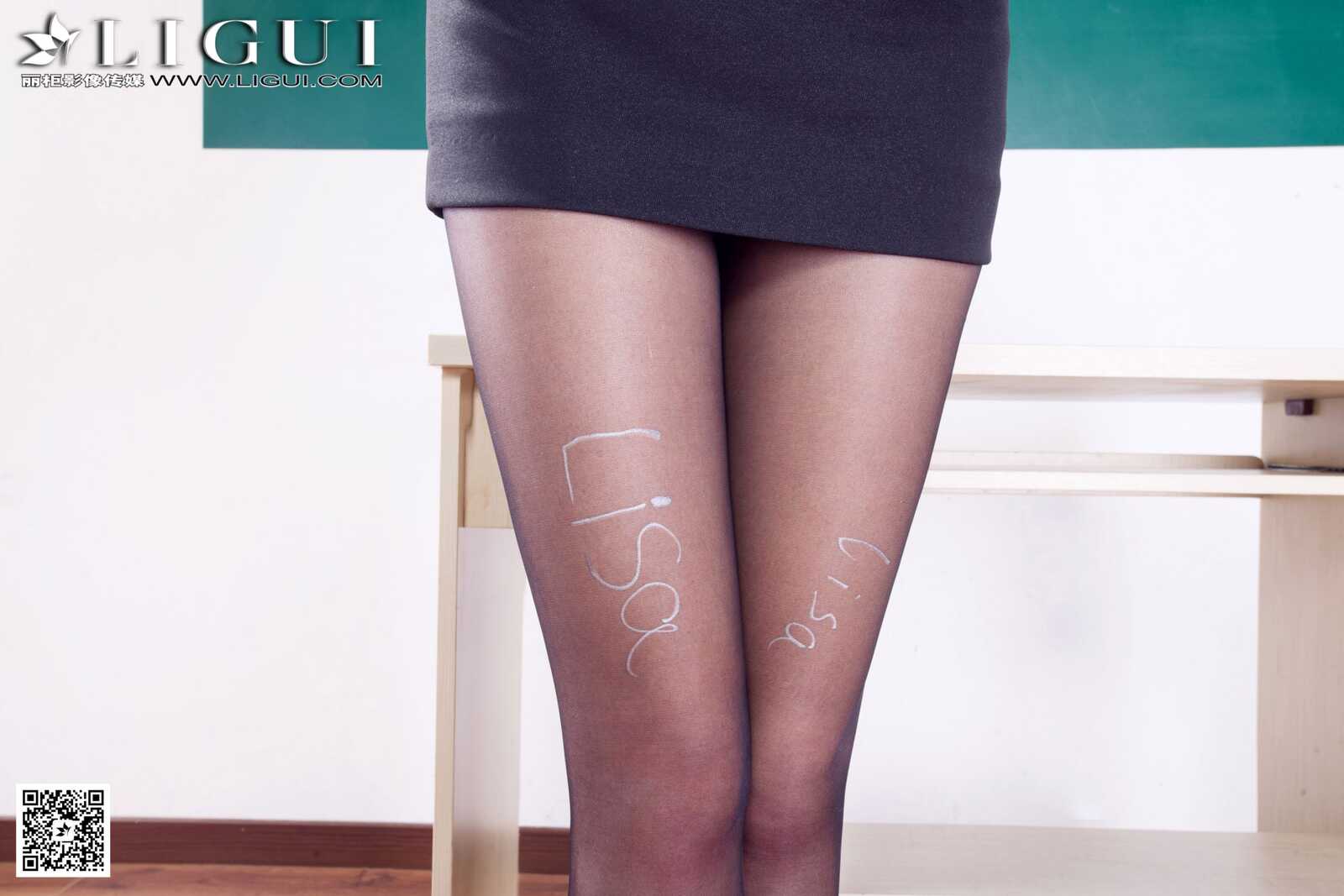 Model 妮可《教室里的黑丝高跟》上下全集 [丽柜第1张