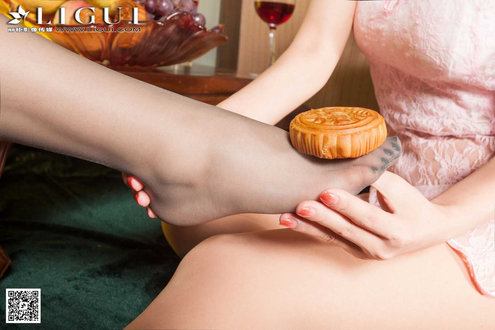 Model ALAN、诺言《粉色蕾丝旗袍丝足诱惑》上下全第7张