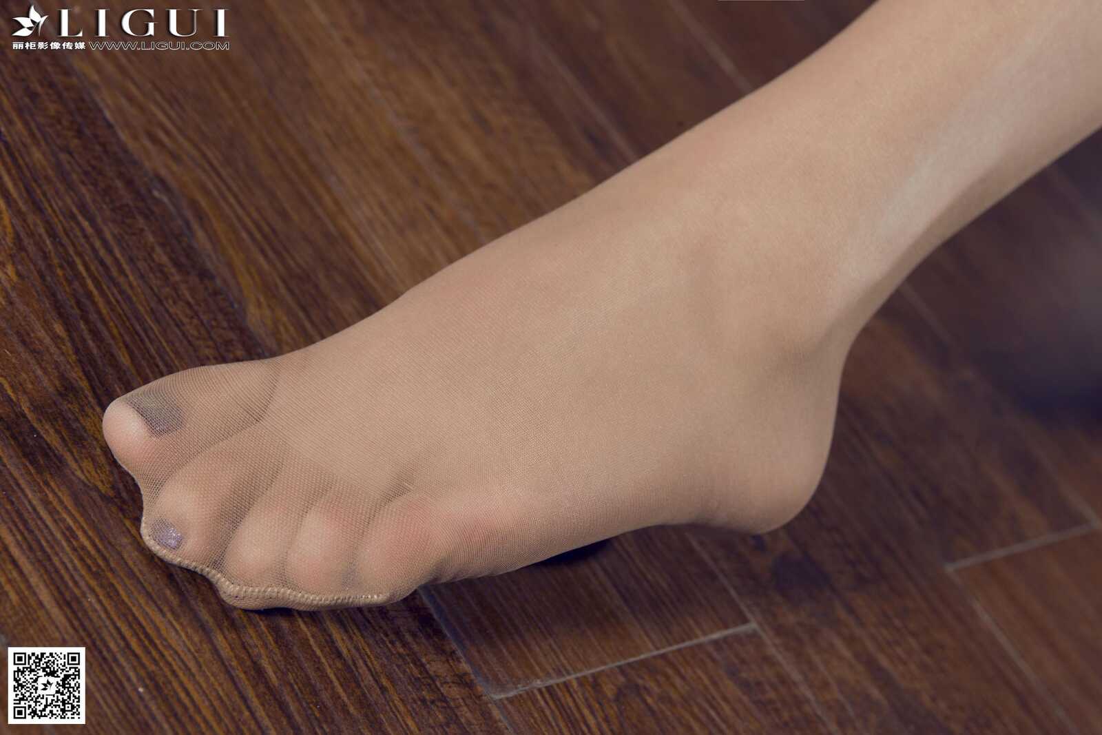 [丽柜LiGui] Model 英子《高跟肉丝袜制服美腿玉足》第9张