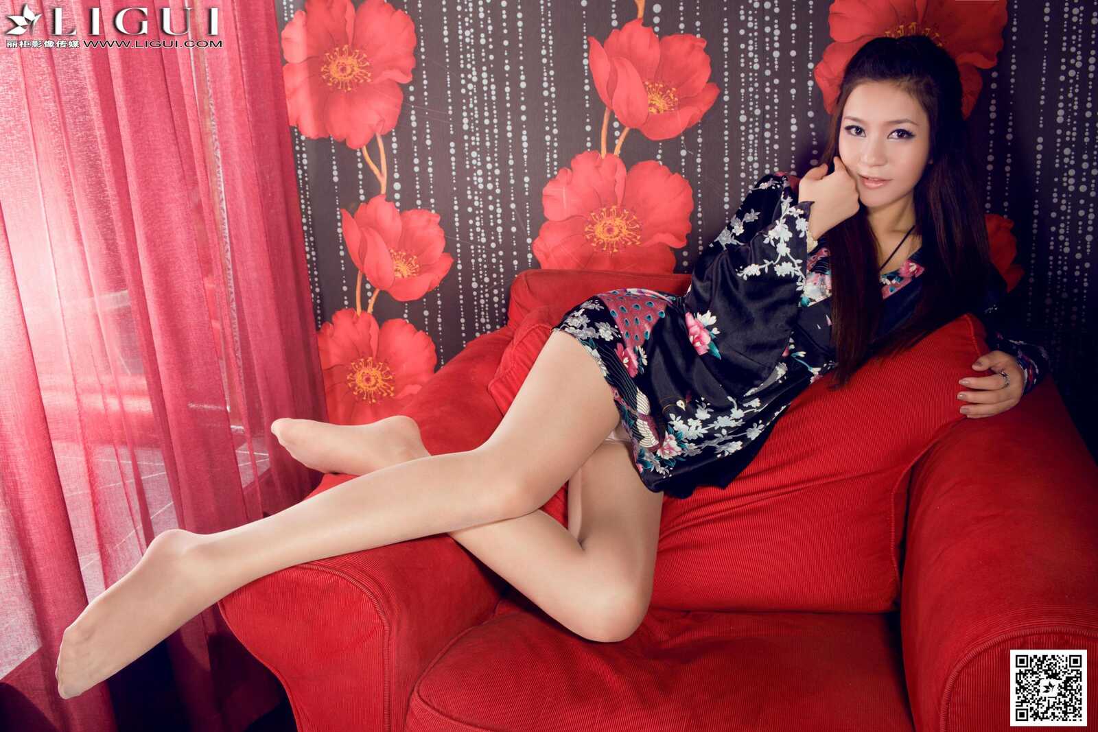 [丽柜LiGui] Model 英子《沙发上的和服丝足高跟》美第7张
