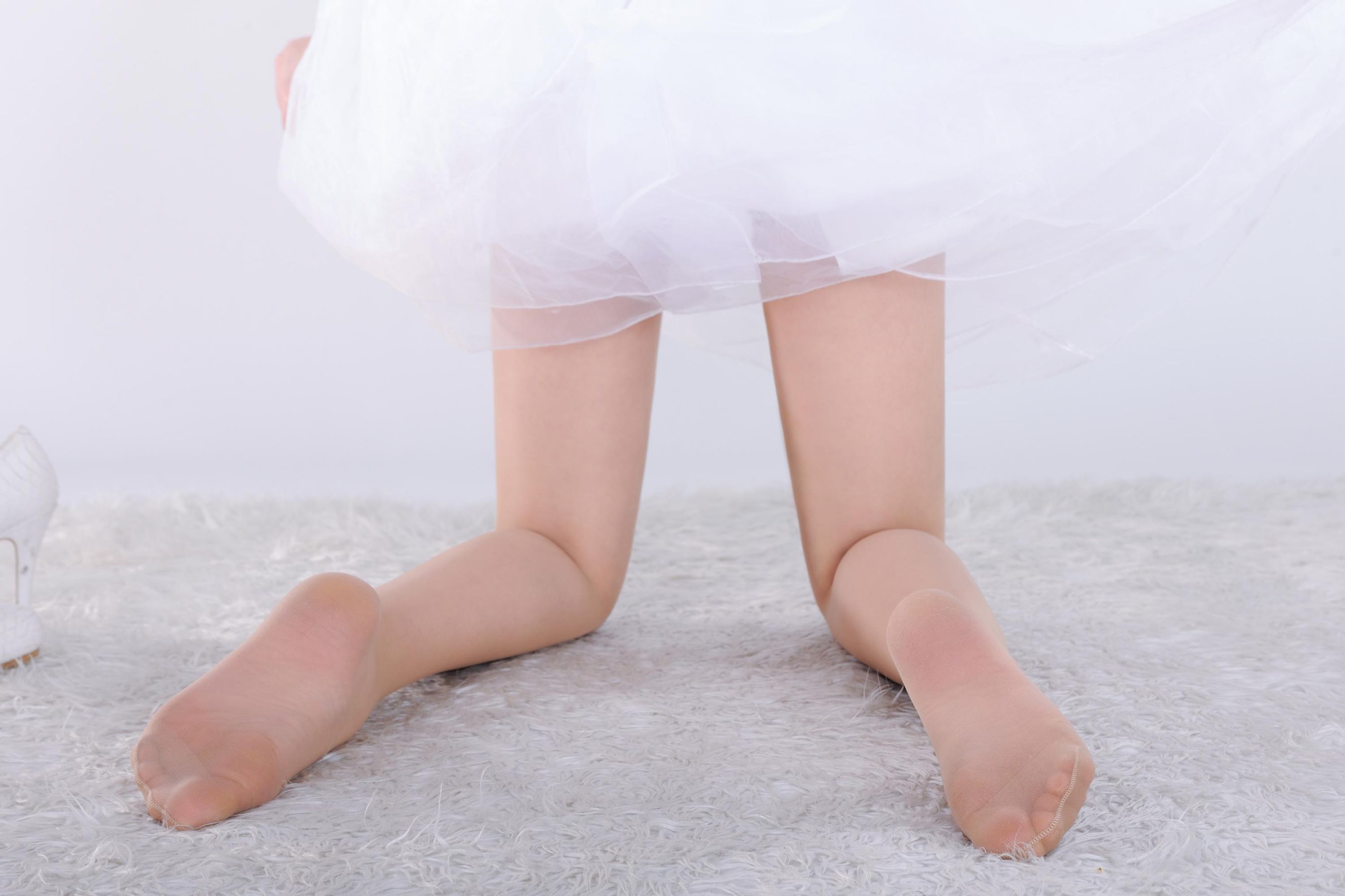 Model 文静《婚纱美女丝足高跟》[丽柜LiGui] 美腿玉第8张