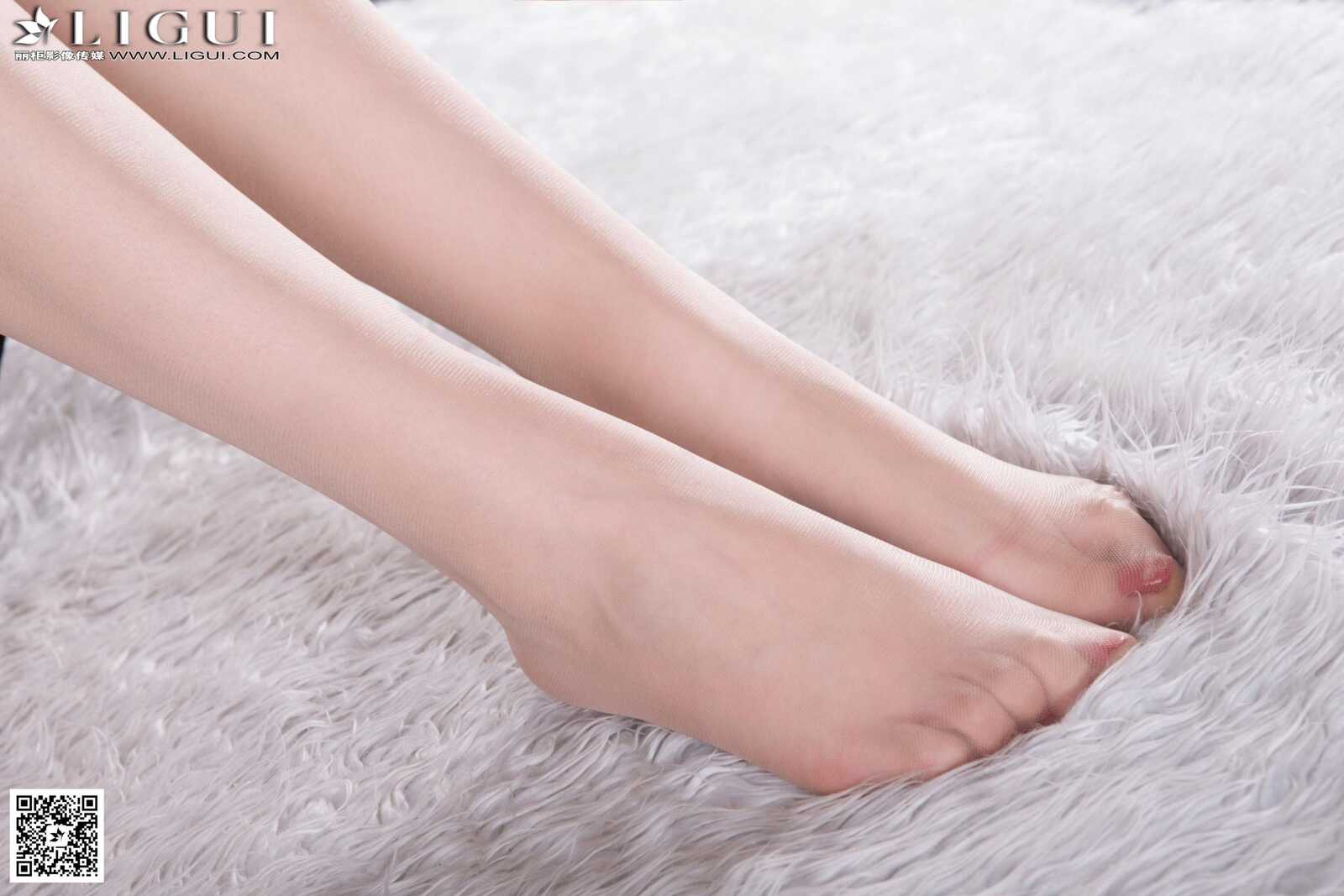 Model 文静《OL职业装丝足高跟》上下全集 [丽柜第9张