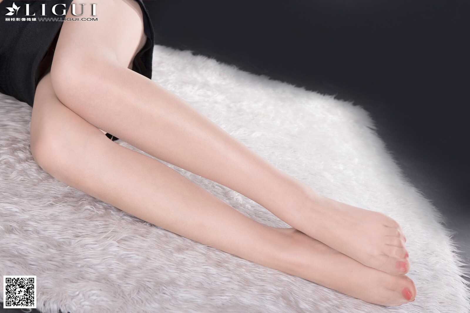 Model 文静《OL职业装丝足高跟》上下全集 [丽柜第3张