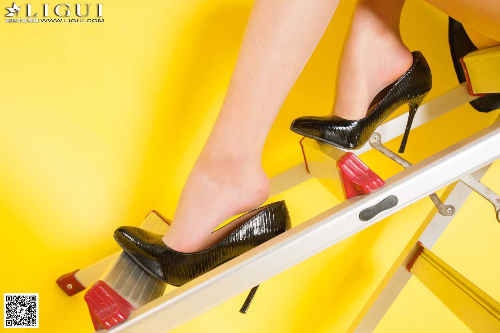 [丽柜LiGui] Model 佳怡《长发水手服美女丝足》美腿第12张